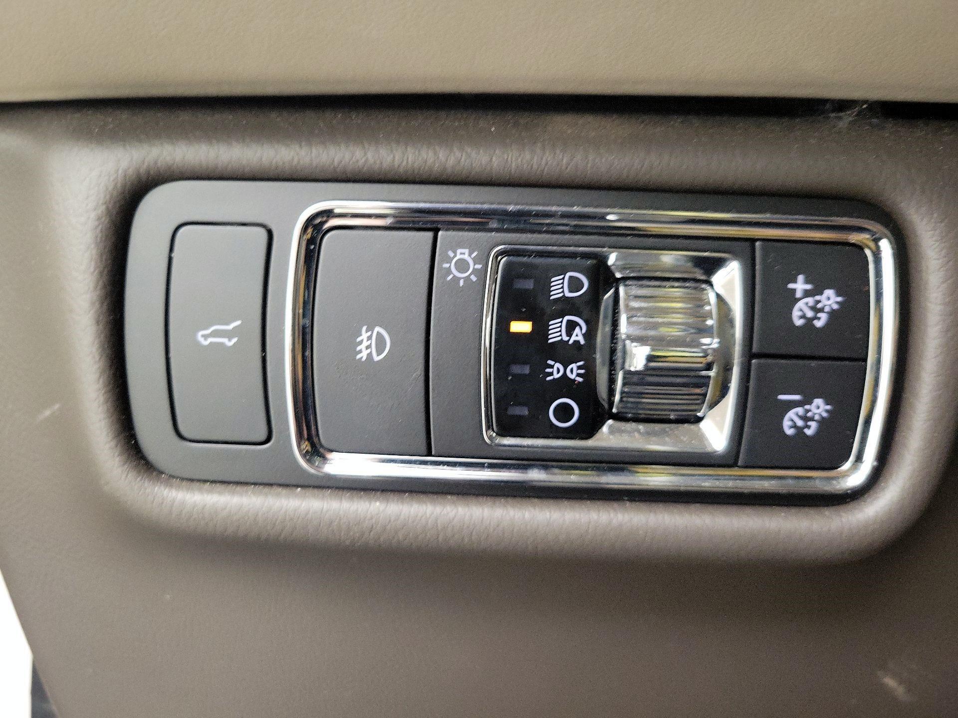 Thumbnail: 2020 Lincoln Aviator - 13