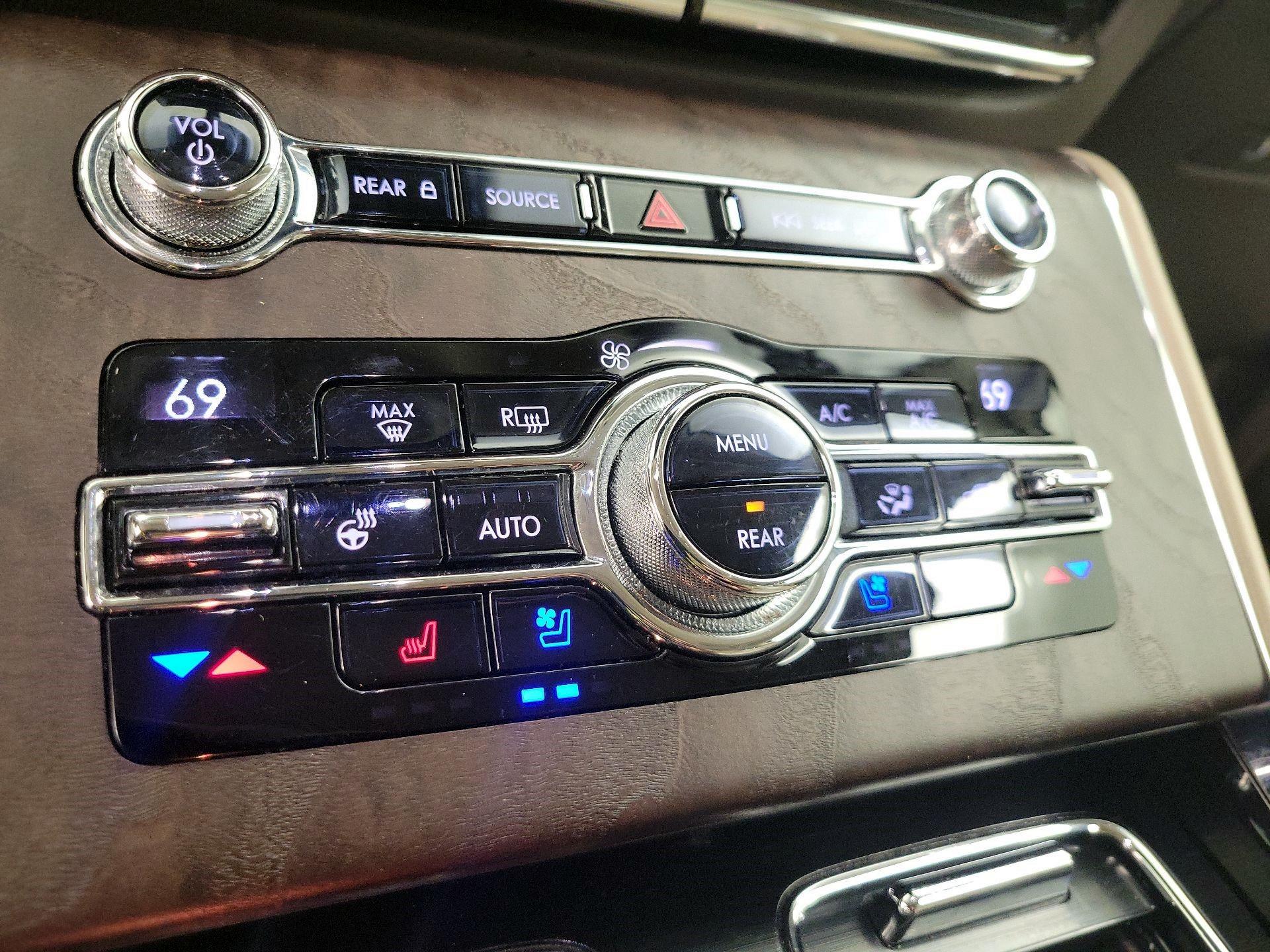 Thumbnail: 2020 Lincoln Aviator - 17