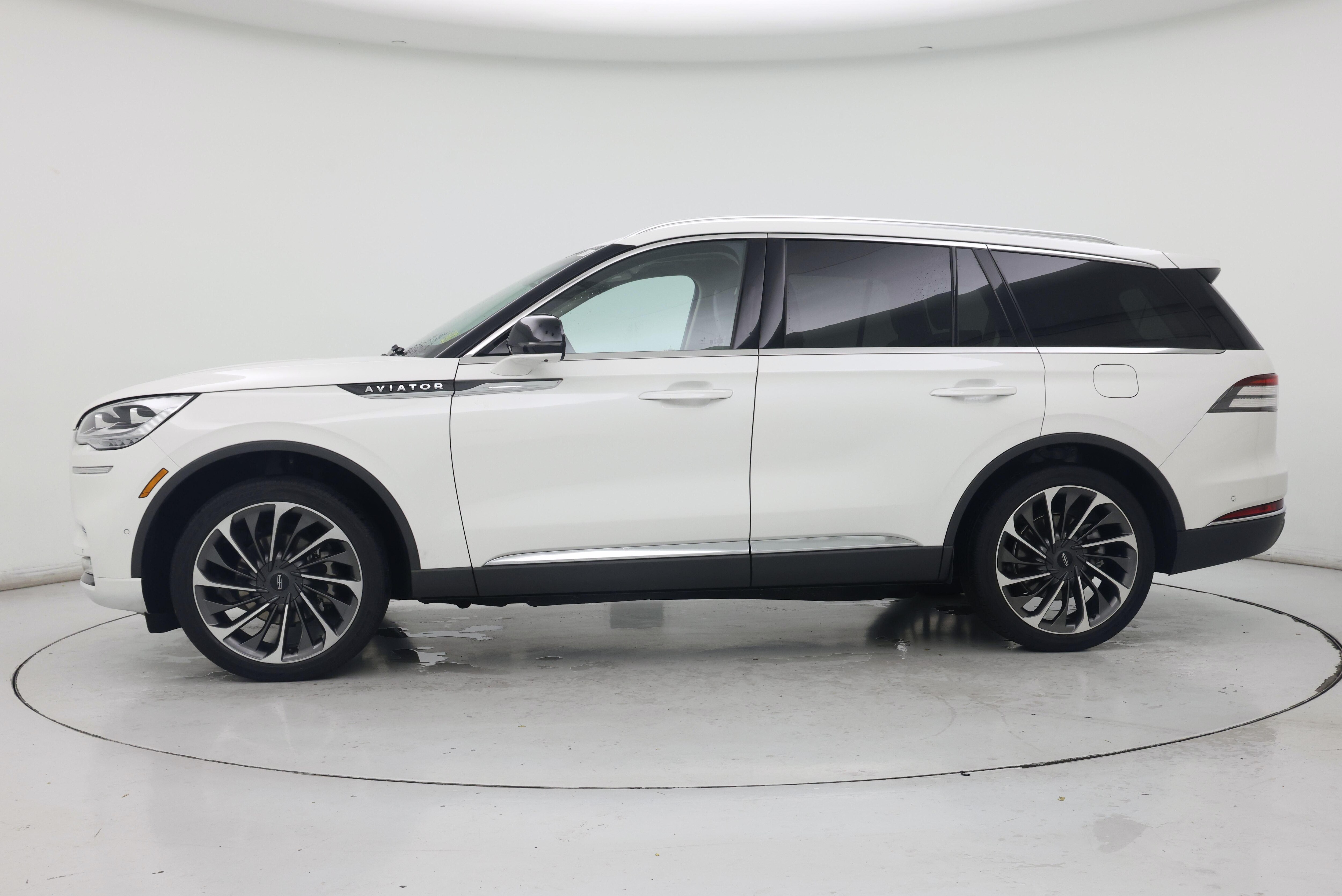 Thumbnail: 2020 Lincoln Aviator - 3