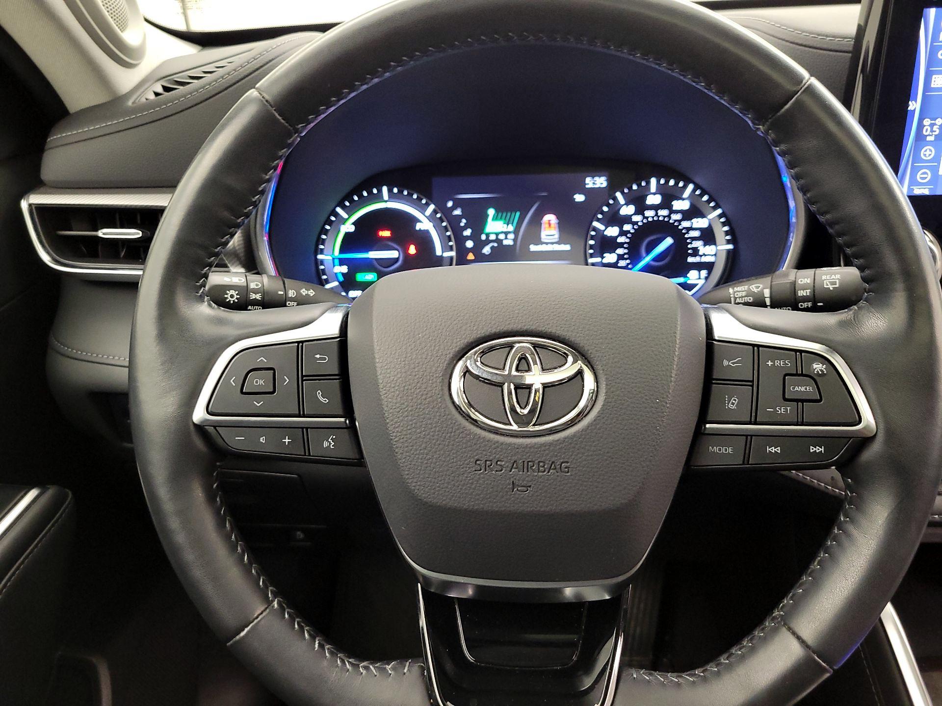 Thumbnail: 2021 Toyota Highlander - 10