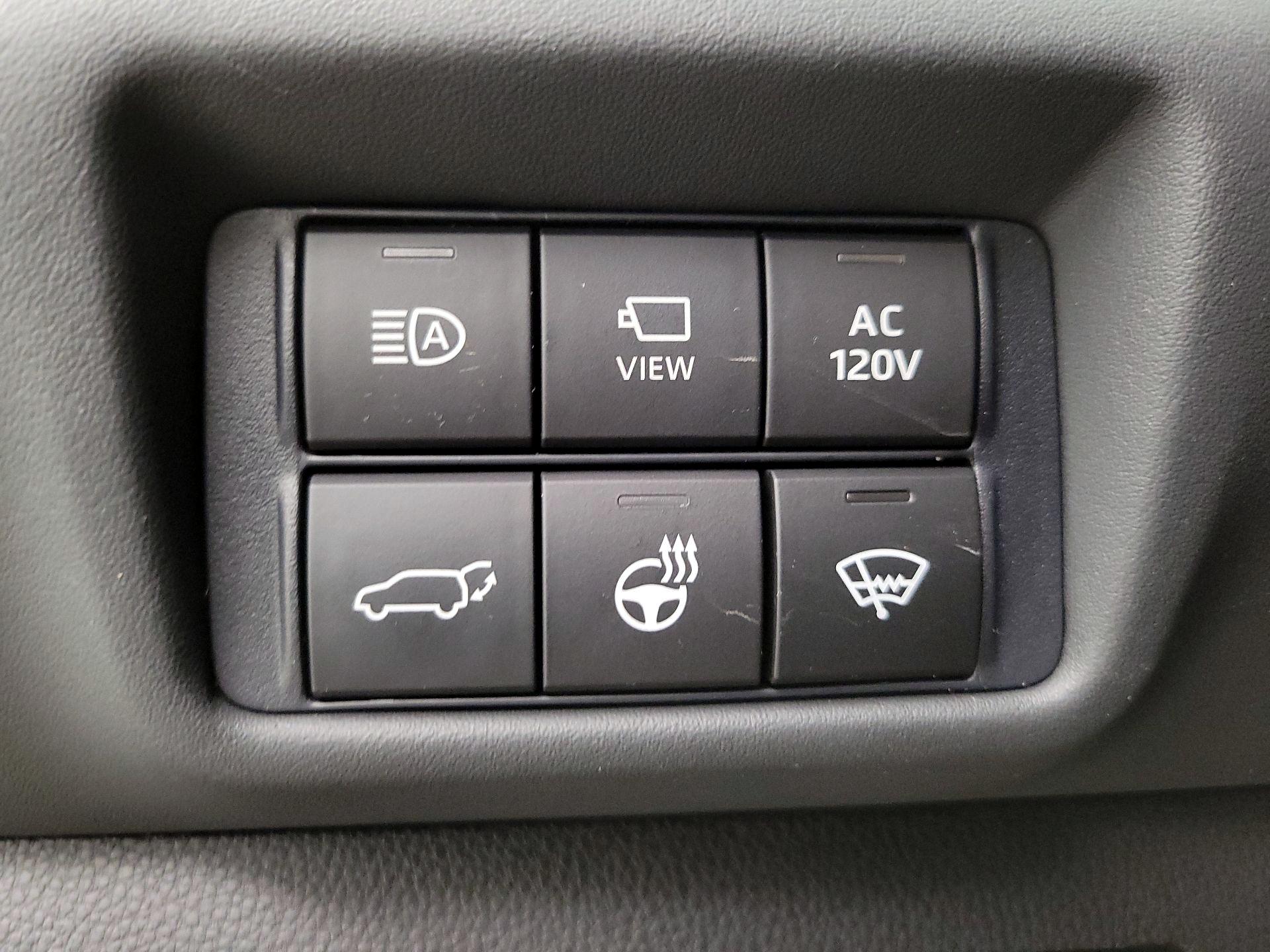 Thumbnail: 2021 Toyota Highlander - 13