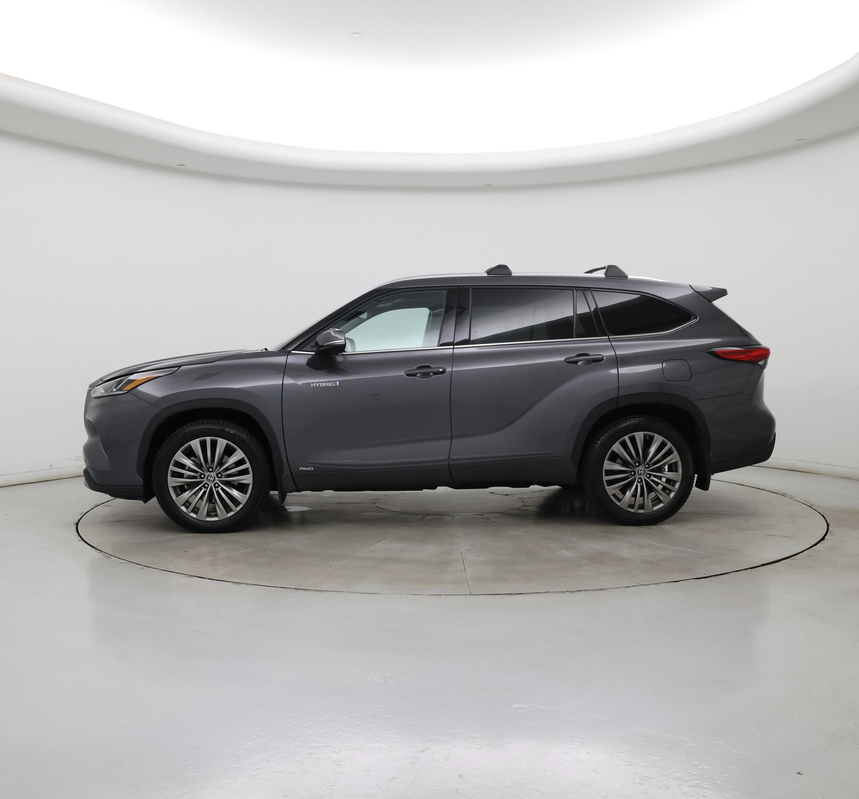 Thumbnail: 2021 Toyota Highlander - 3