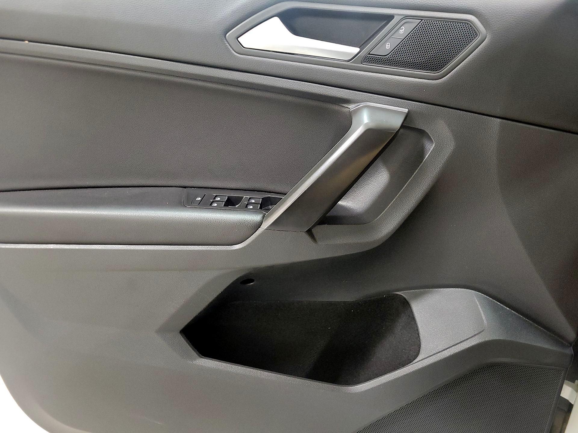 Thumbnail: 2021 Volkswagen Tiguan - 12