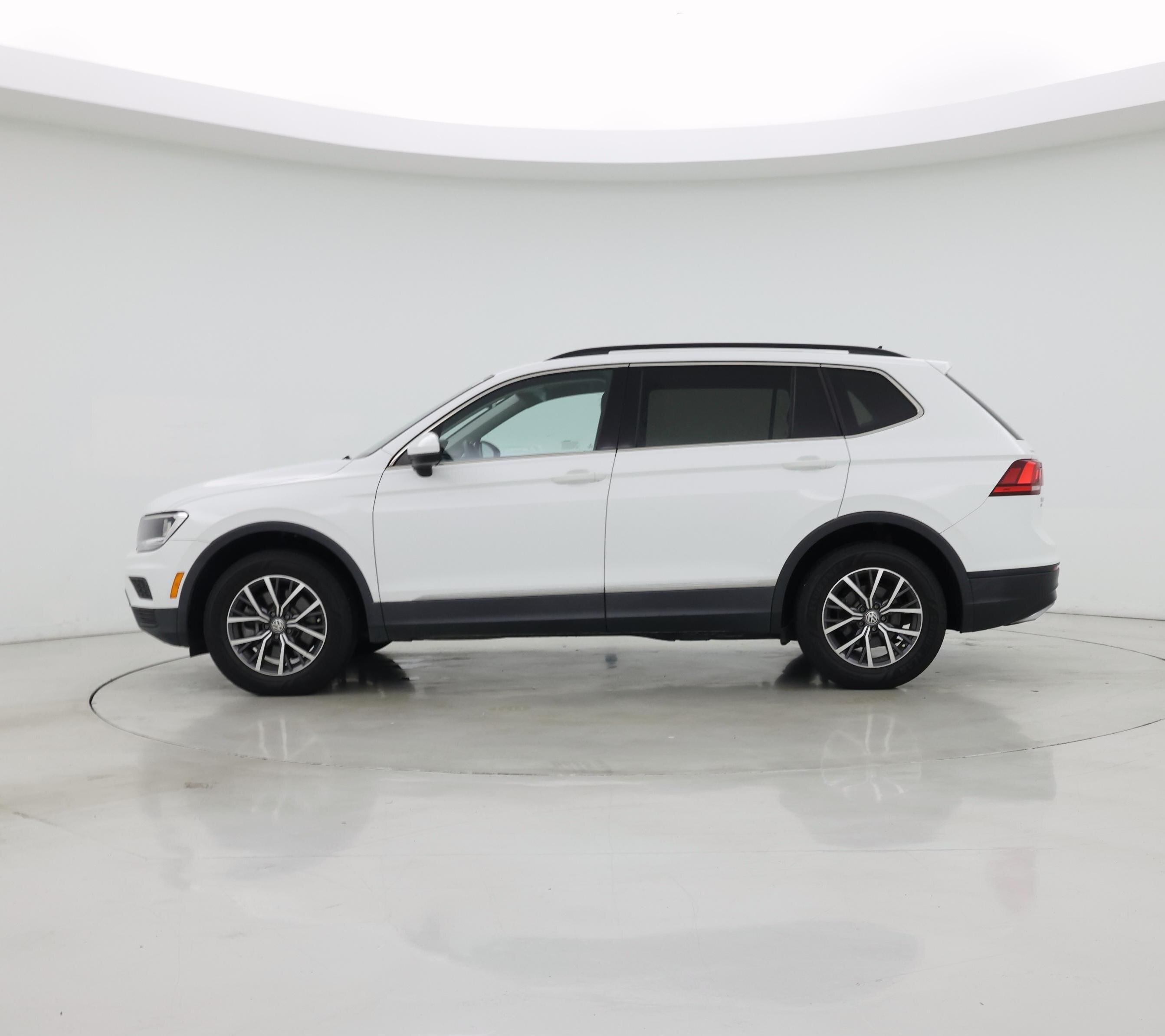 Thumbnail: 2021 Volkswagen Tiguan - 3