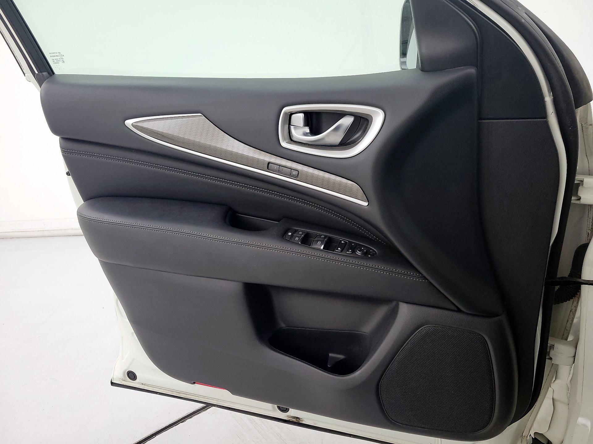 Thumbnail: 2017 INFINITI QX60 - 12