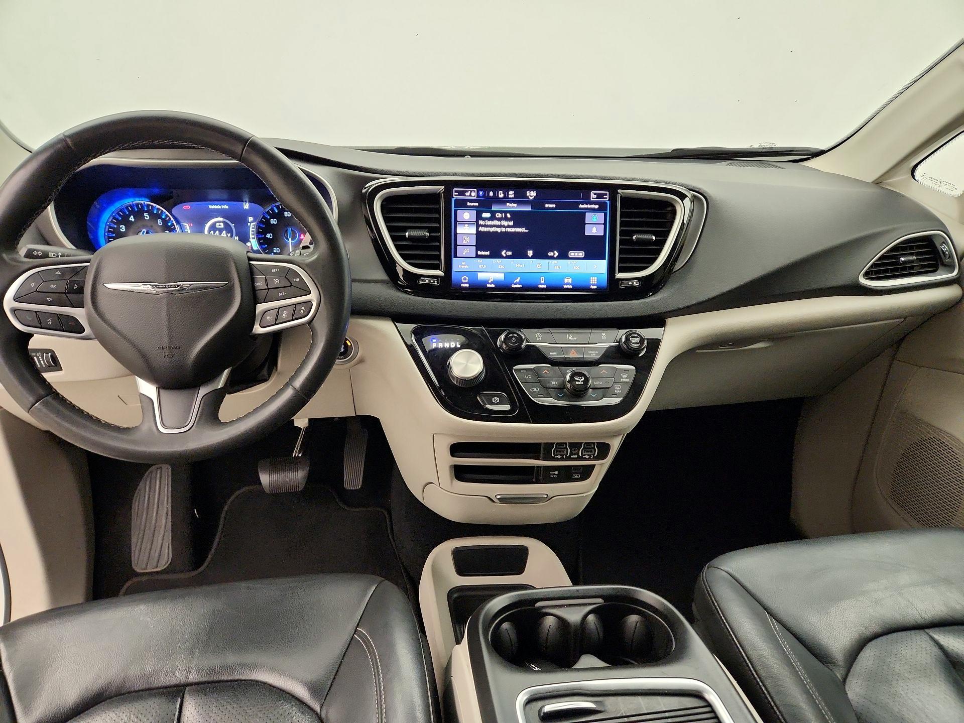 Thumbnail: 2022 Chrysler Pacifica - 9