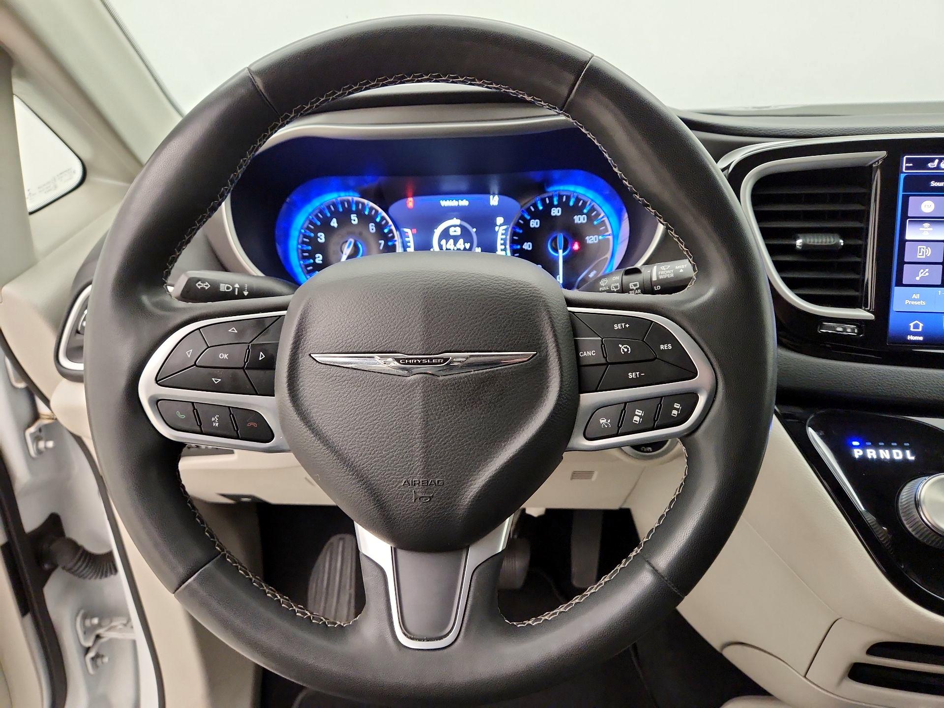 Thumbnail: 2022 Chrysler Pacifica - 10