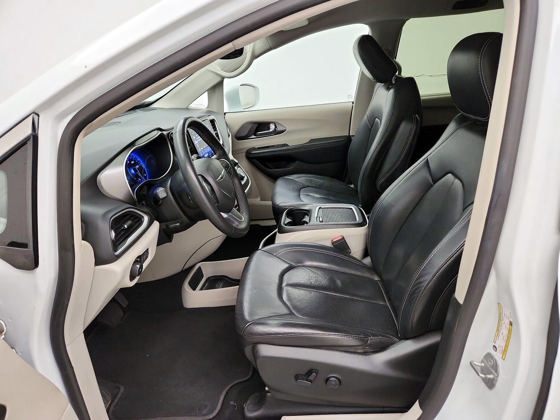 Thumbnail: 2022 Chrysler Pacifica - 11