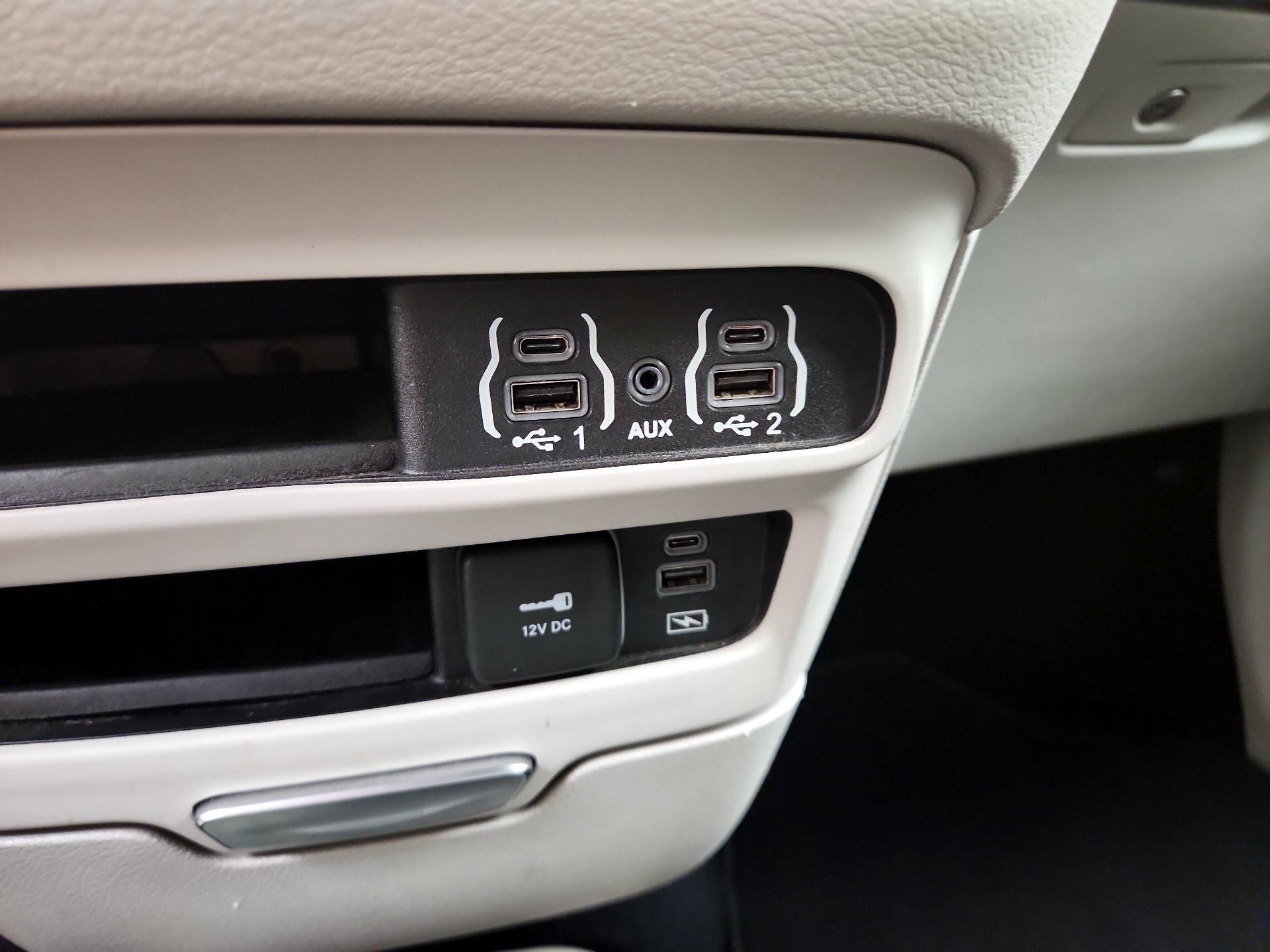 Thumbnail: 2022 Chrysler Pacifica - 18