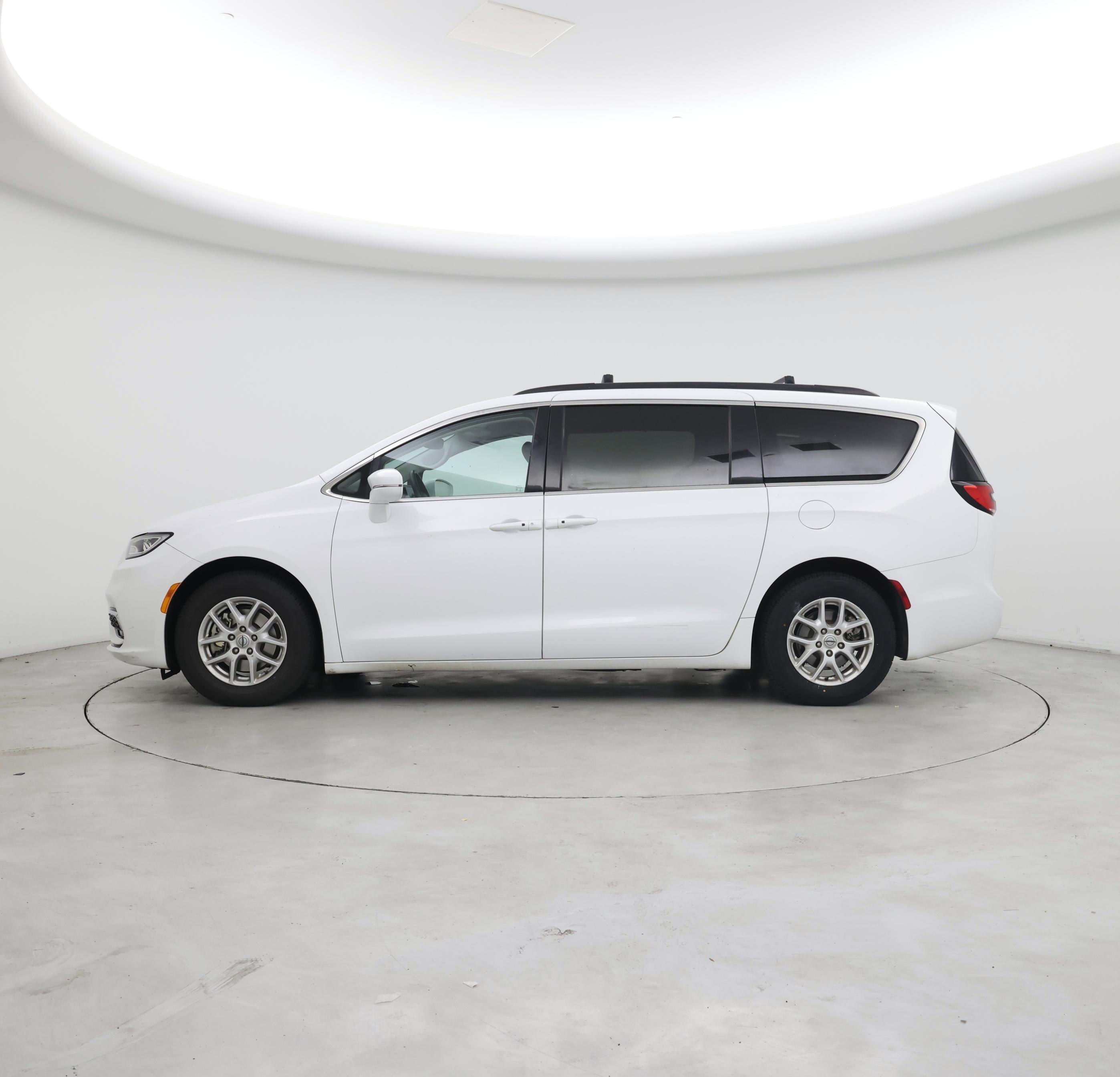 Thumbnail: 2022 Chrysler Pacifica - 3