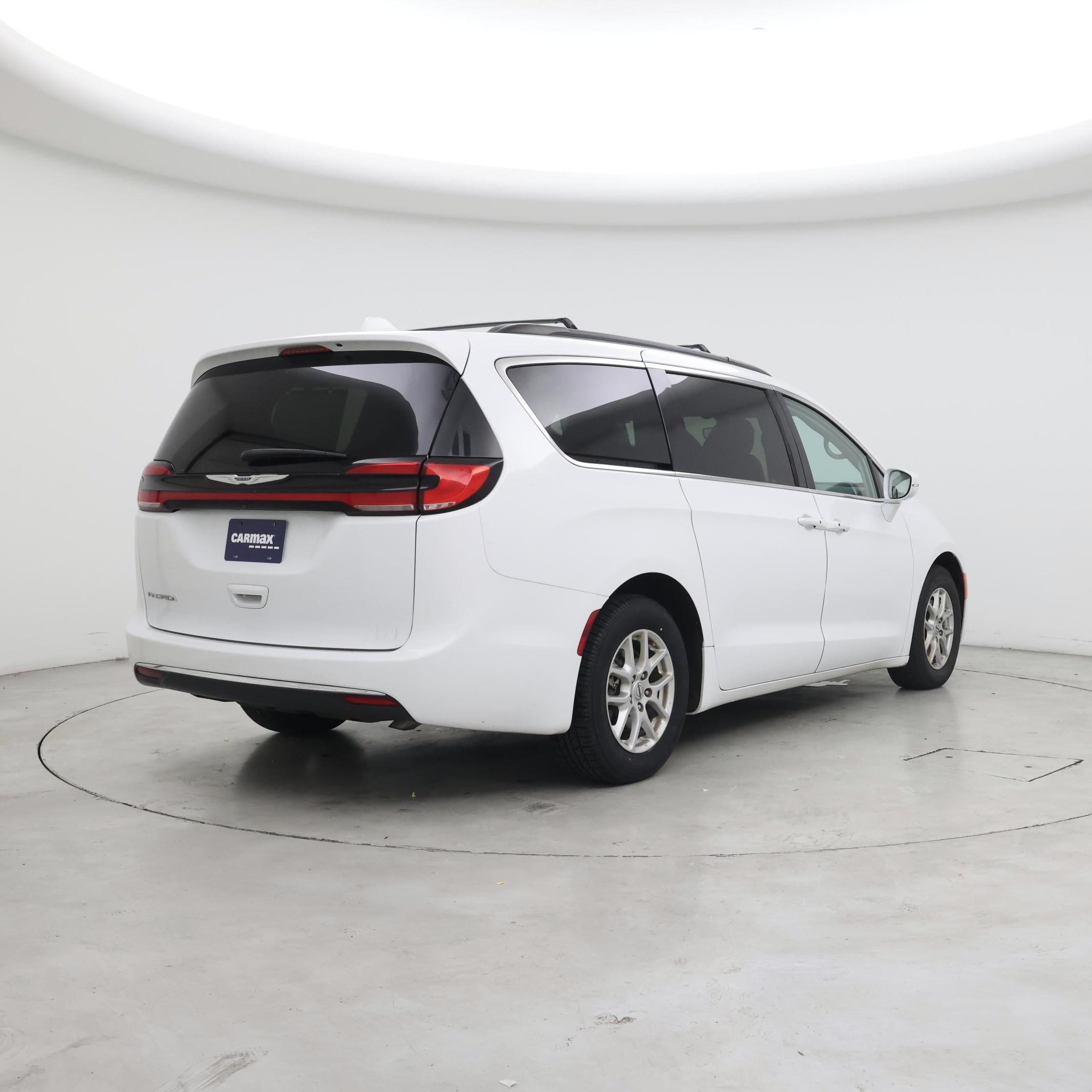 Thumbnail: 2022 Chrysler Pacifica - 8