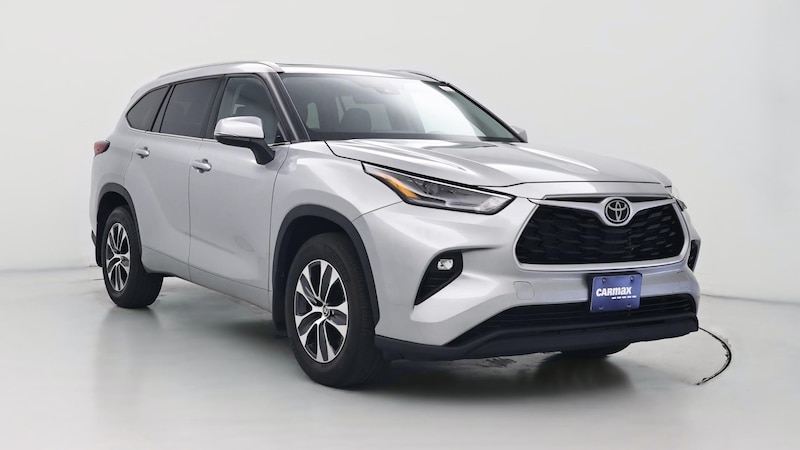 2022 Toyota Highlander XLE Hero Image