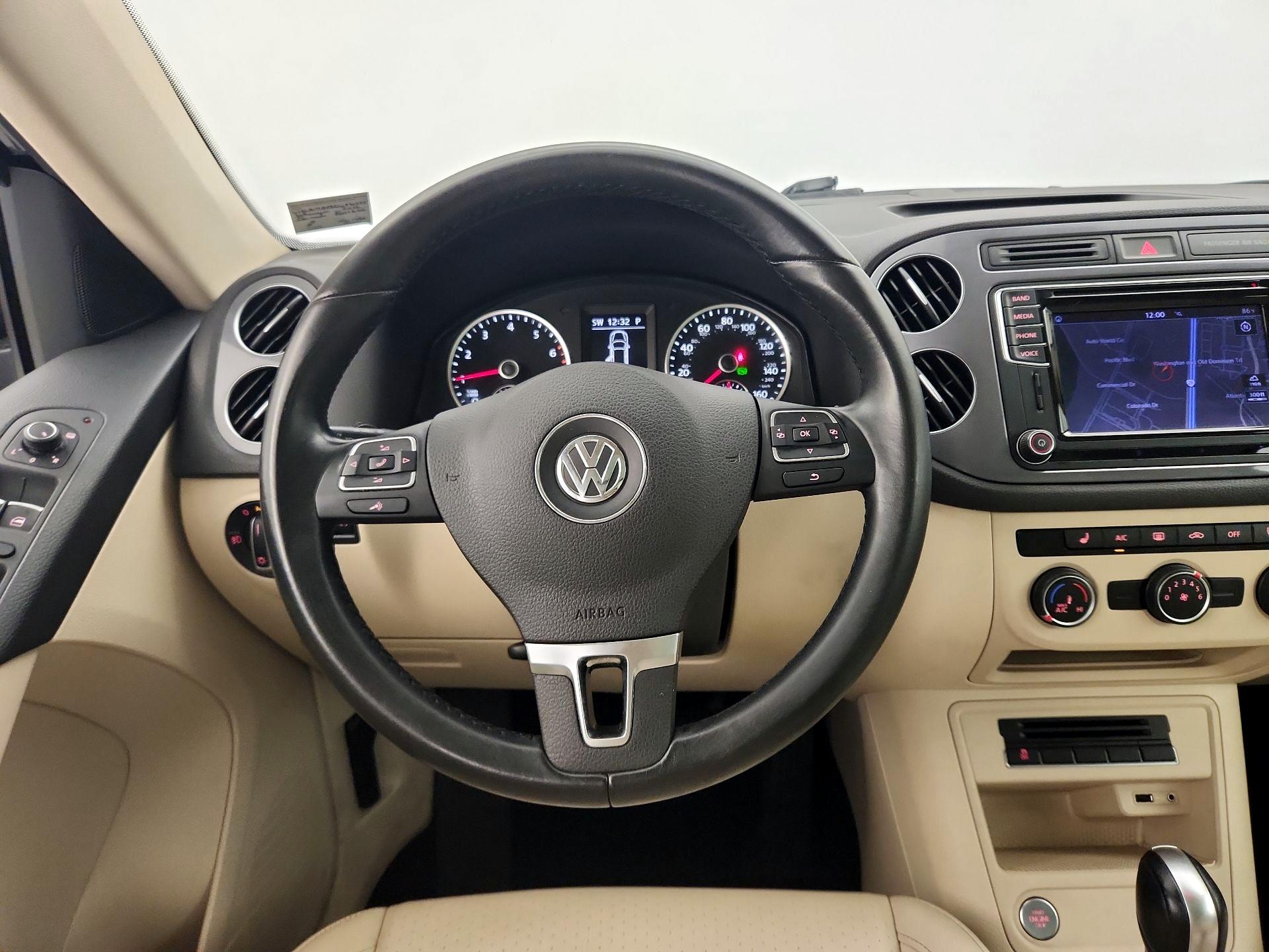Thumbnail: 2016 Volkswagen Tiguan - 10