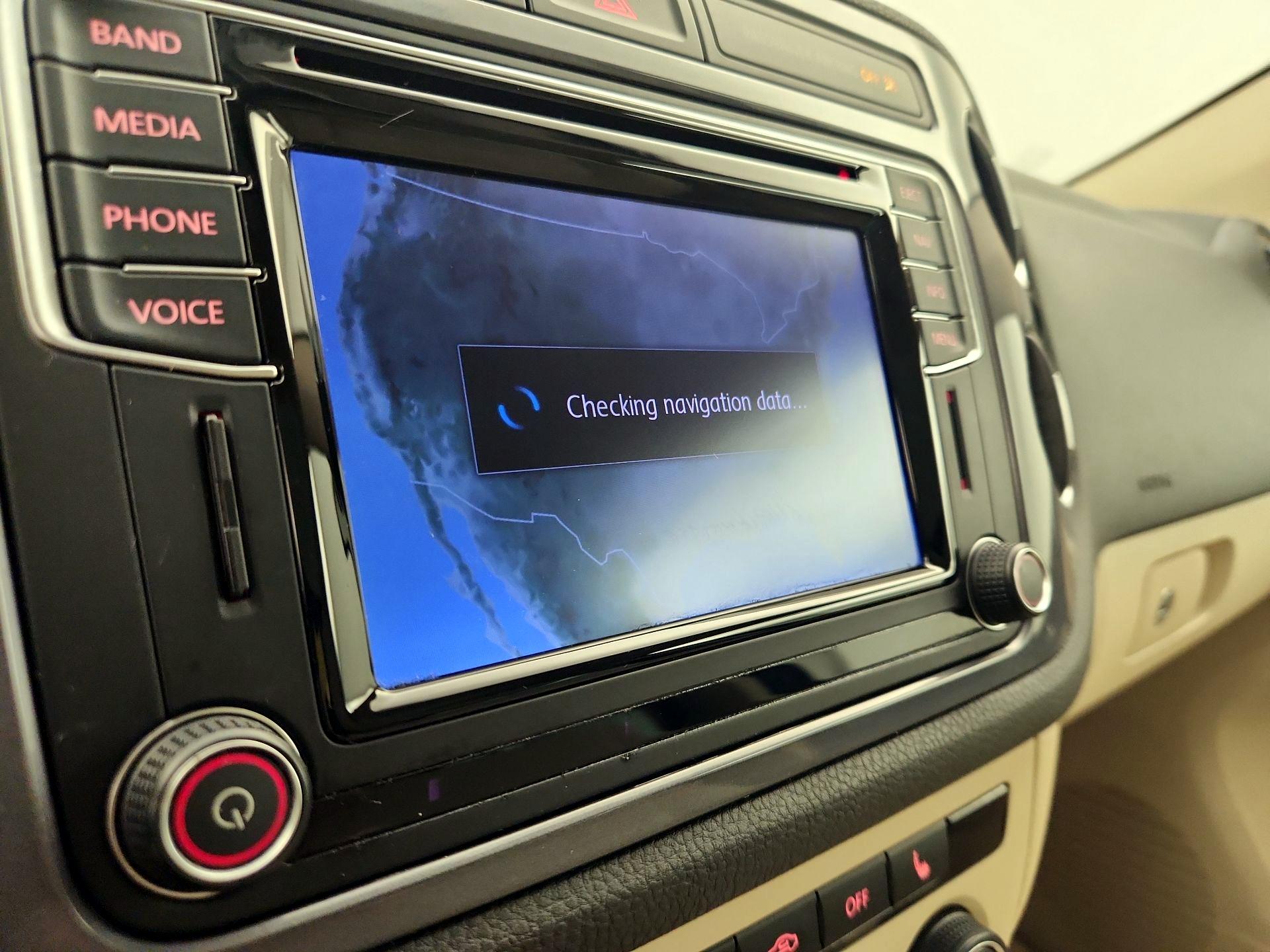 Thumbnail: 2016 Volkswagen Tiguan - 14