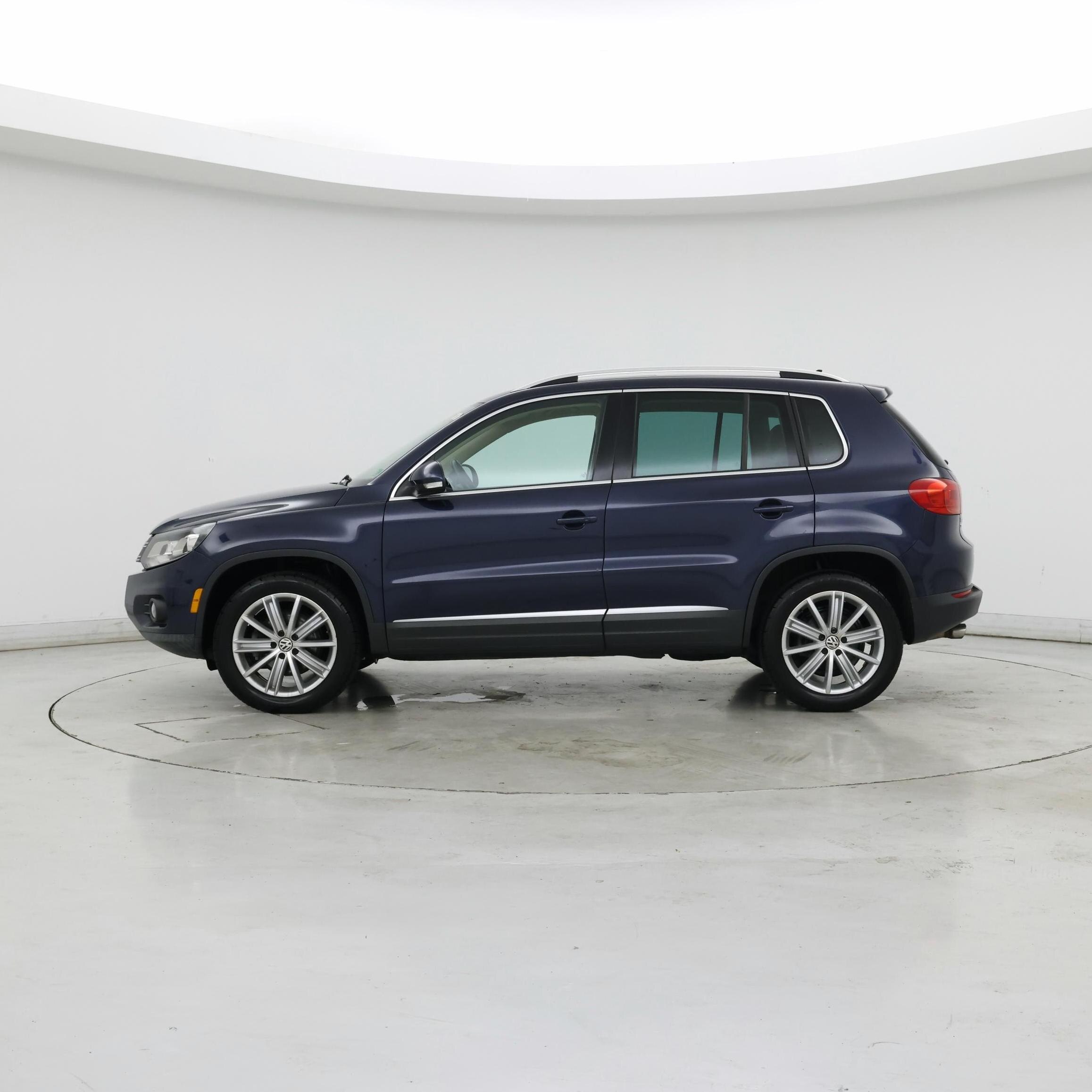Thumbnail: 2016 Volkswagen Tiguan - 3