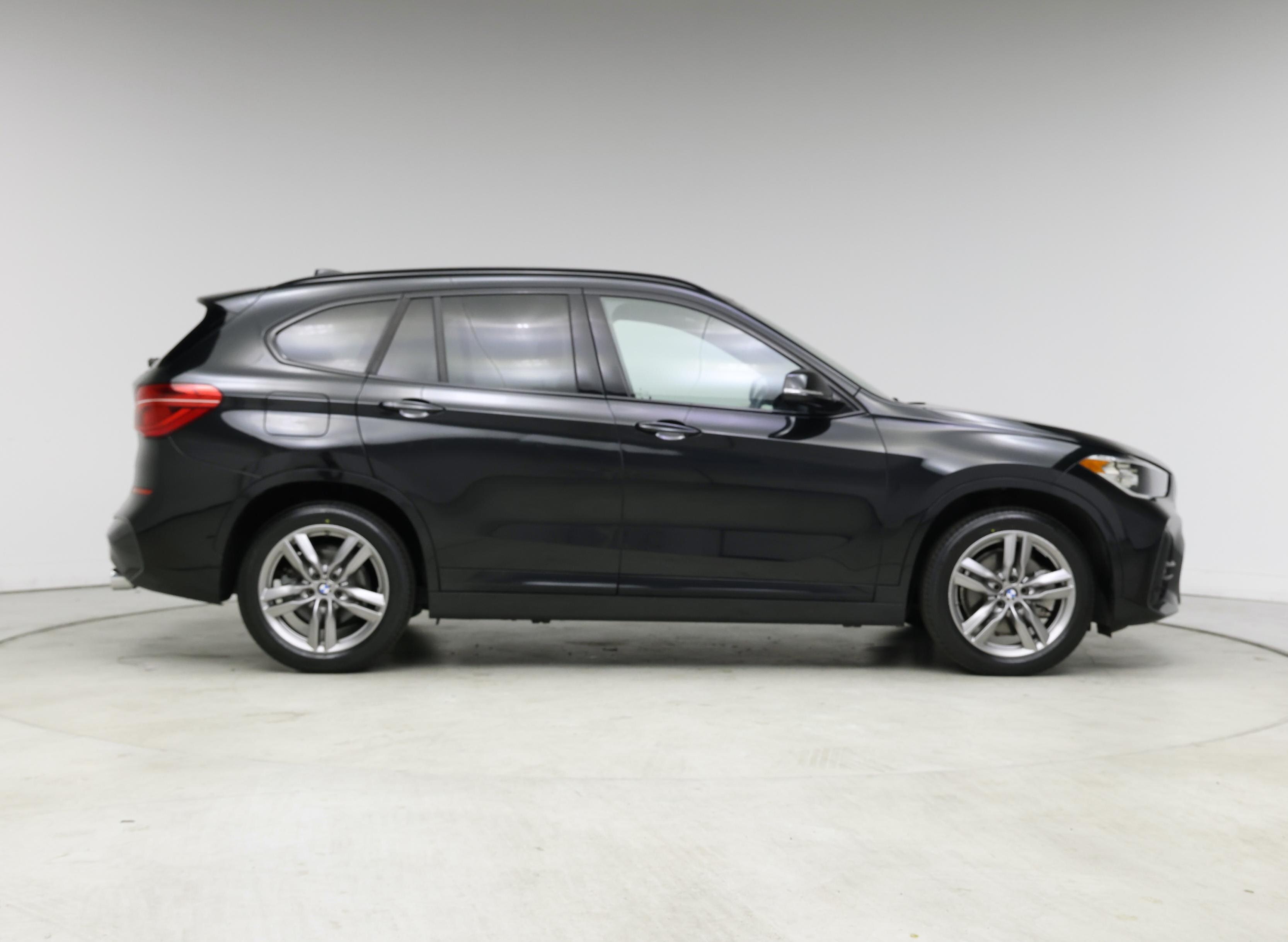 Thumbnail: 2022 BMW X1 - 7