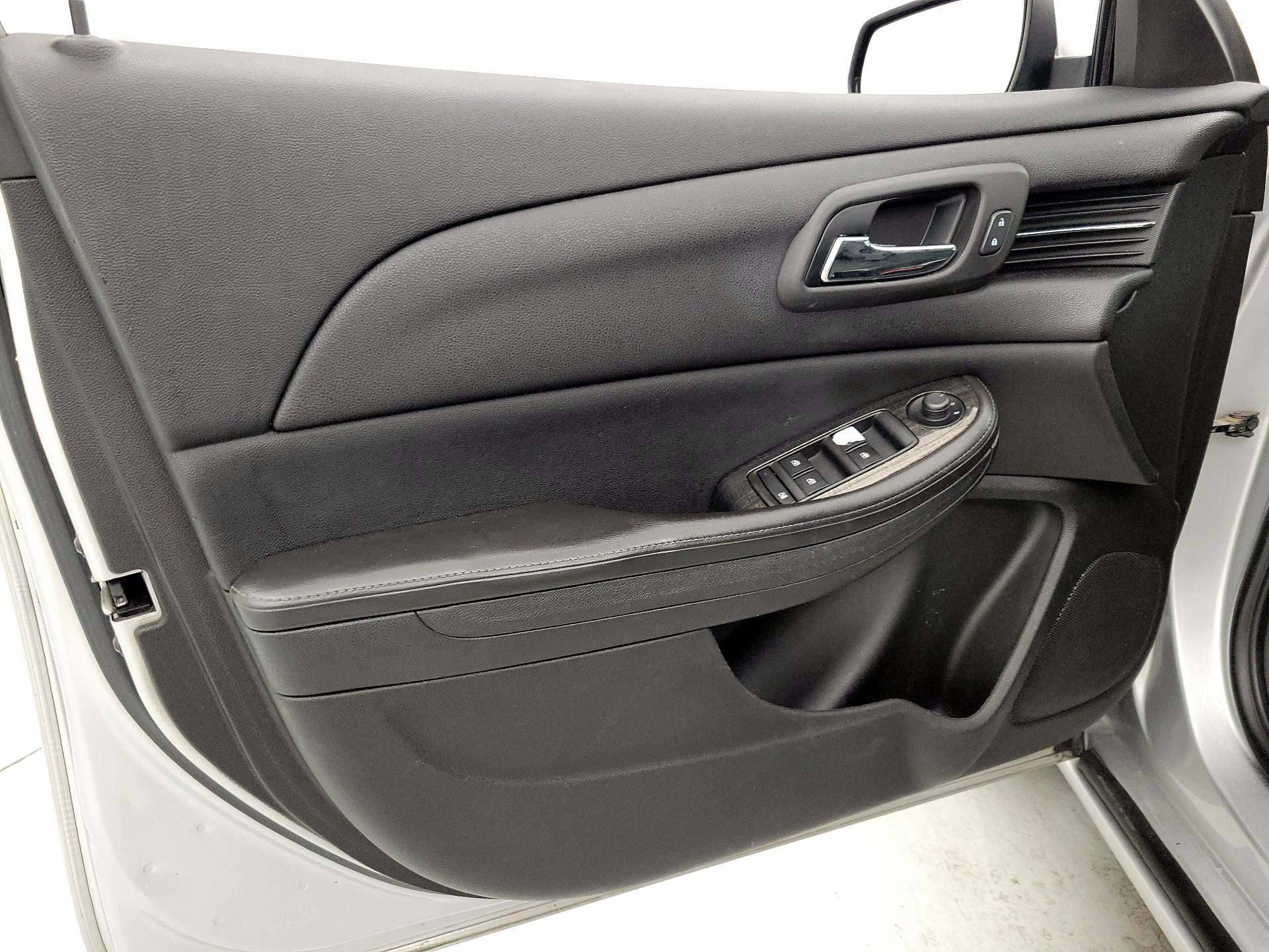 Thumbnail: 2016 Chevrolet Malibu - 12