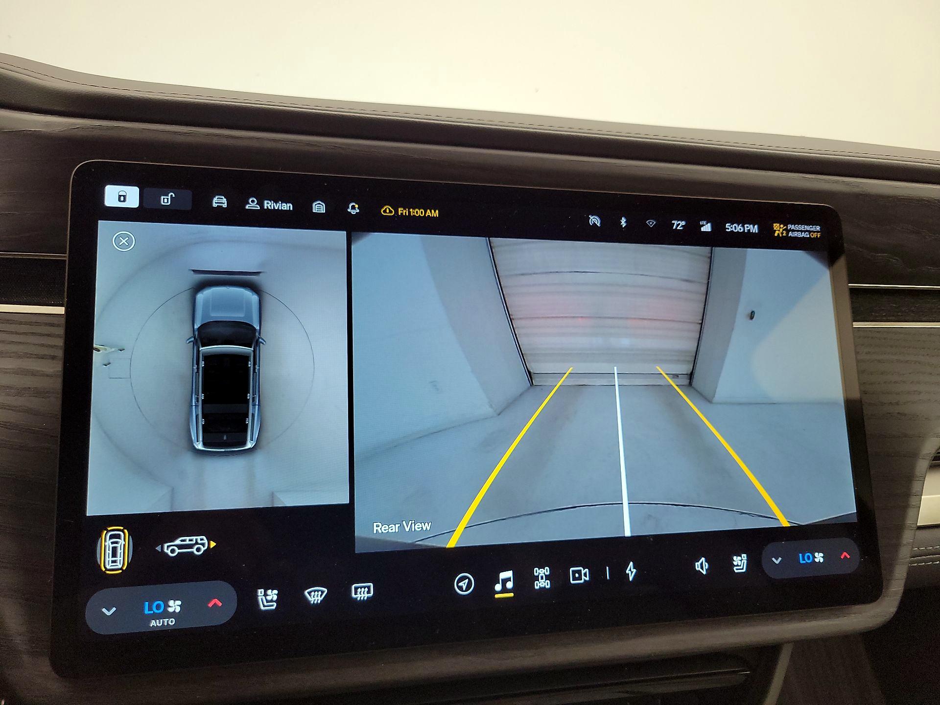 Thumbnail: 2023 Rivian R1S - 14