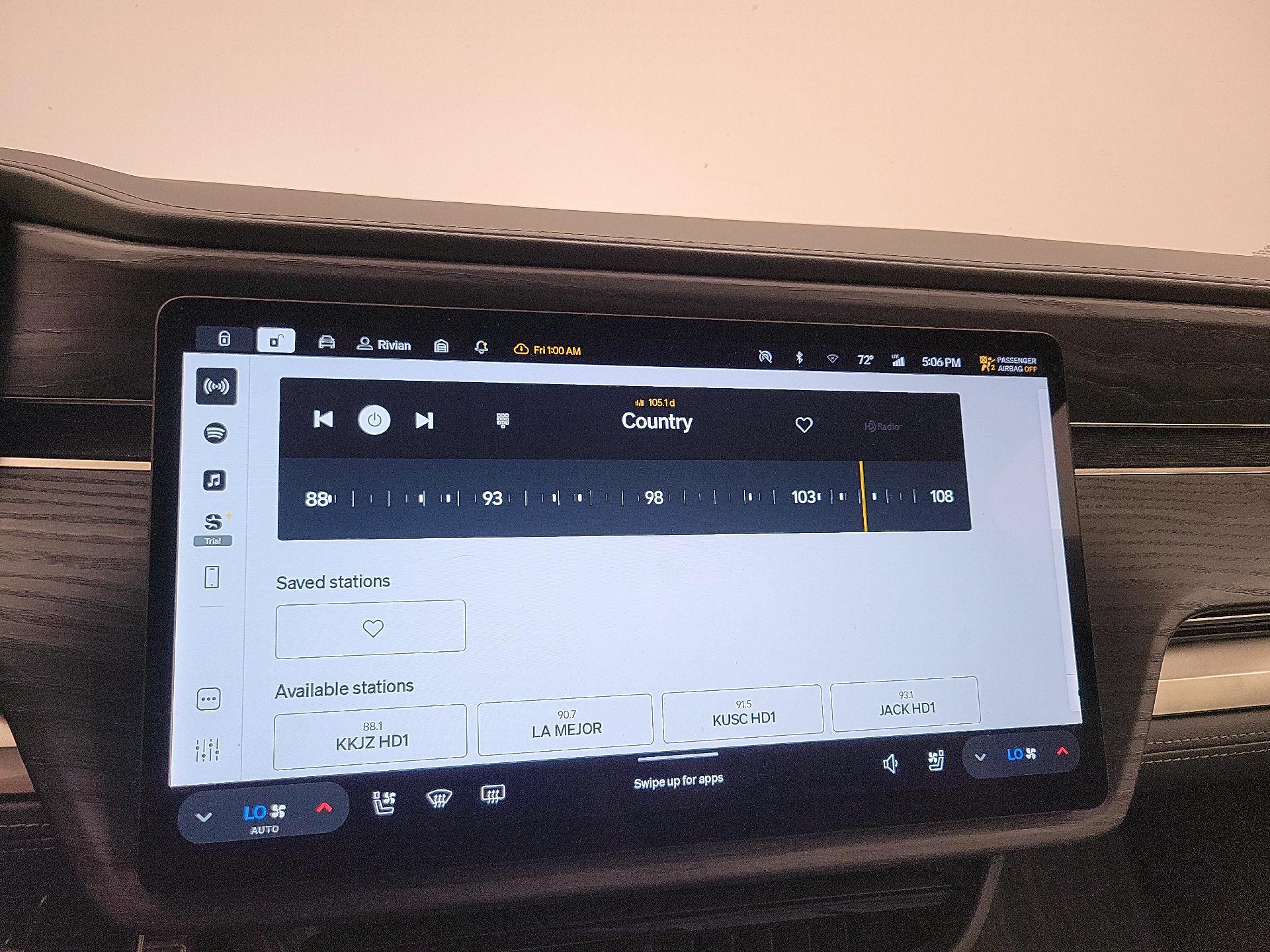 Thumbnail: 2023 Rivian R1S - 15