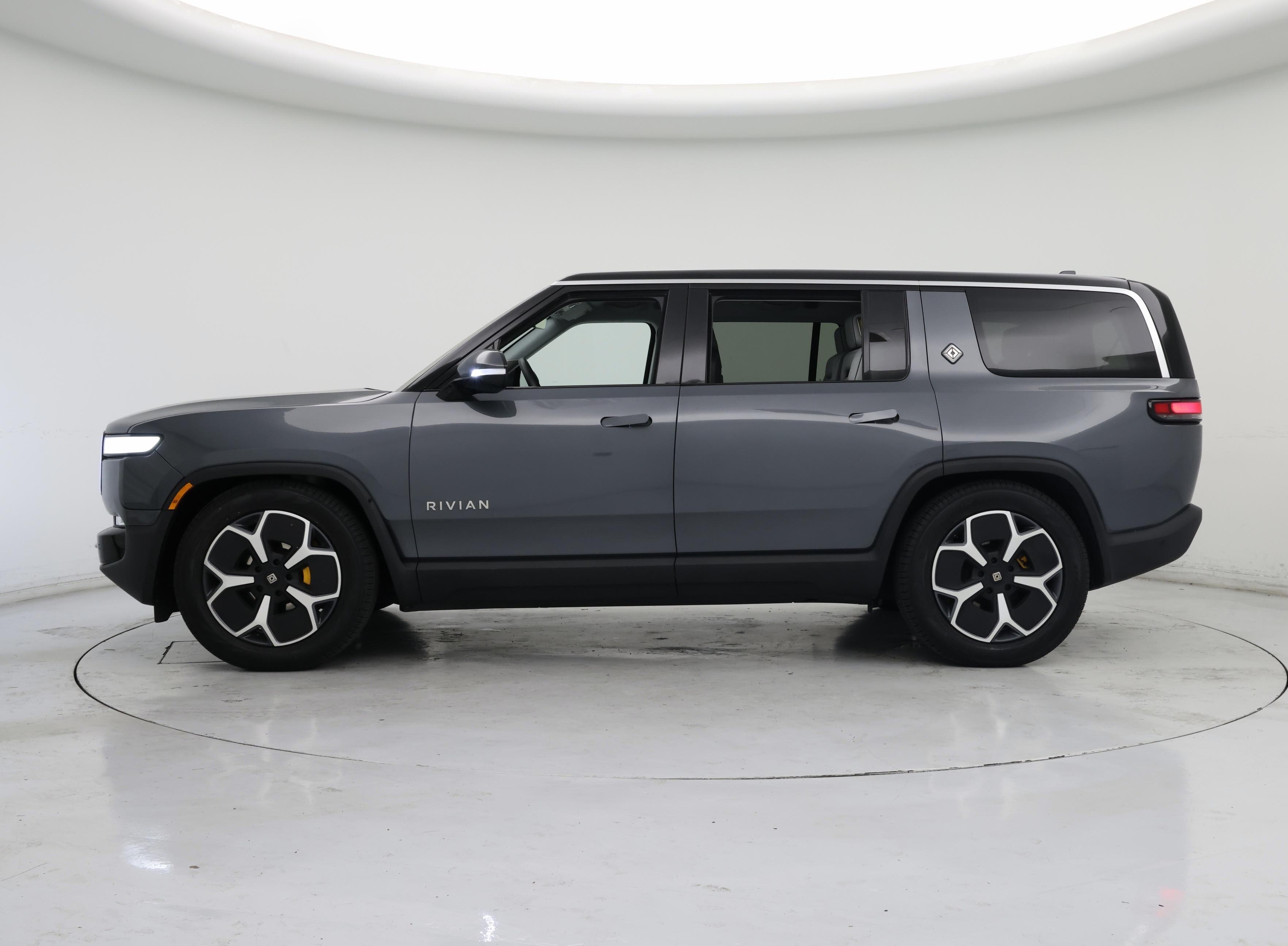 Thumbnail: 2023 Rivian R1S - 3