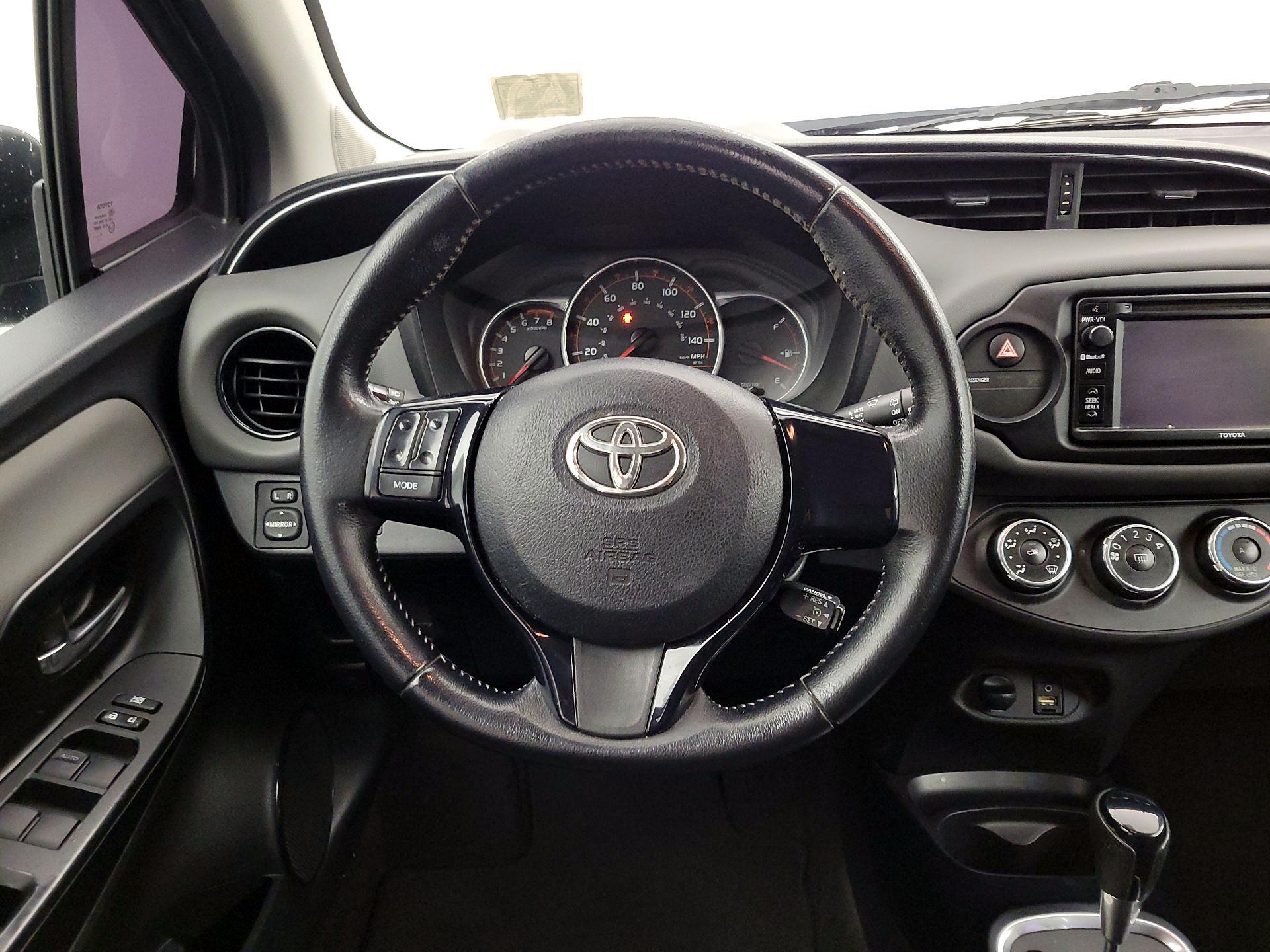 Thumbnail: 2015 Toyota Yaris - 10