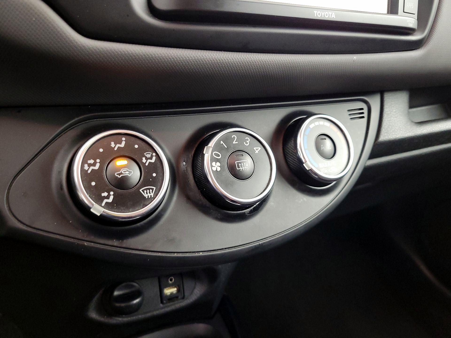 Thumbnail: 2015 Toyota Yaris - 16