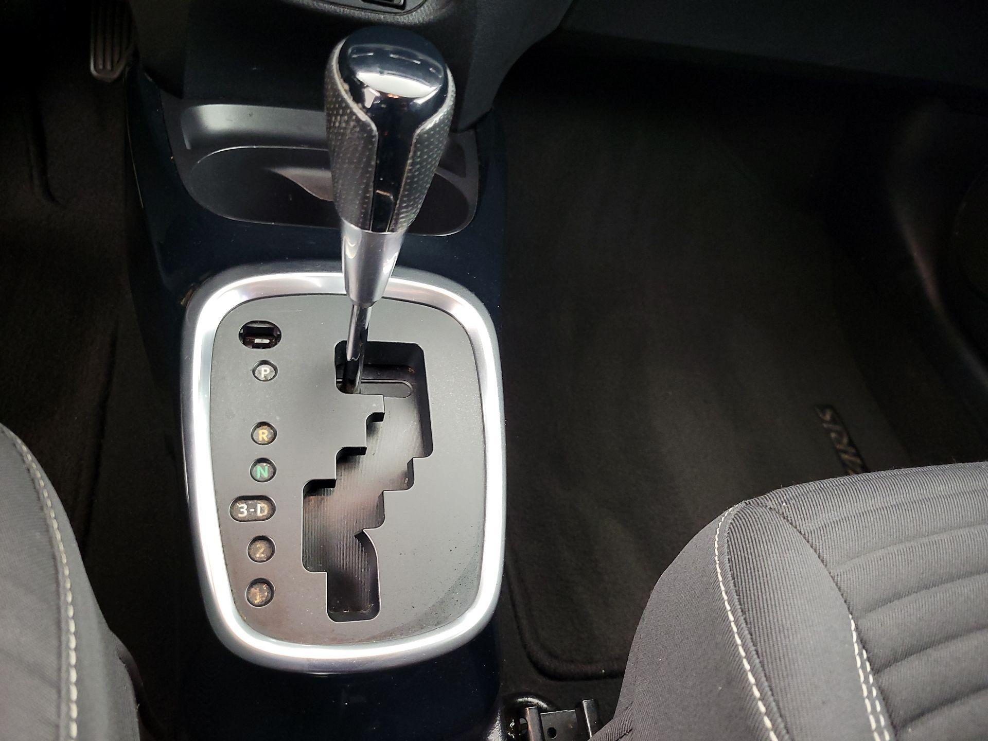 Thumbnail: 2015 Toyota Yaris - 17