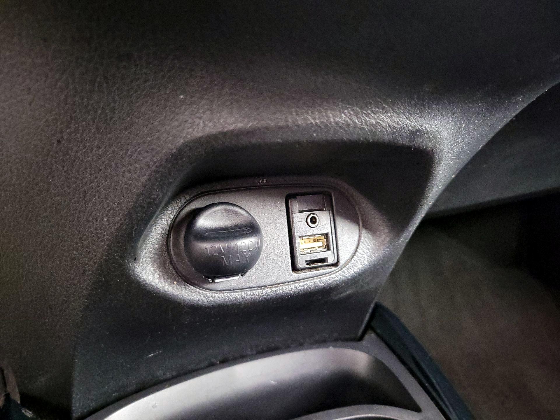 Thumbnail: 2015 Toyota Yaris - 18