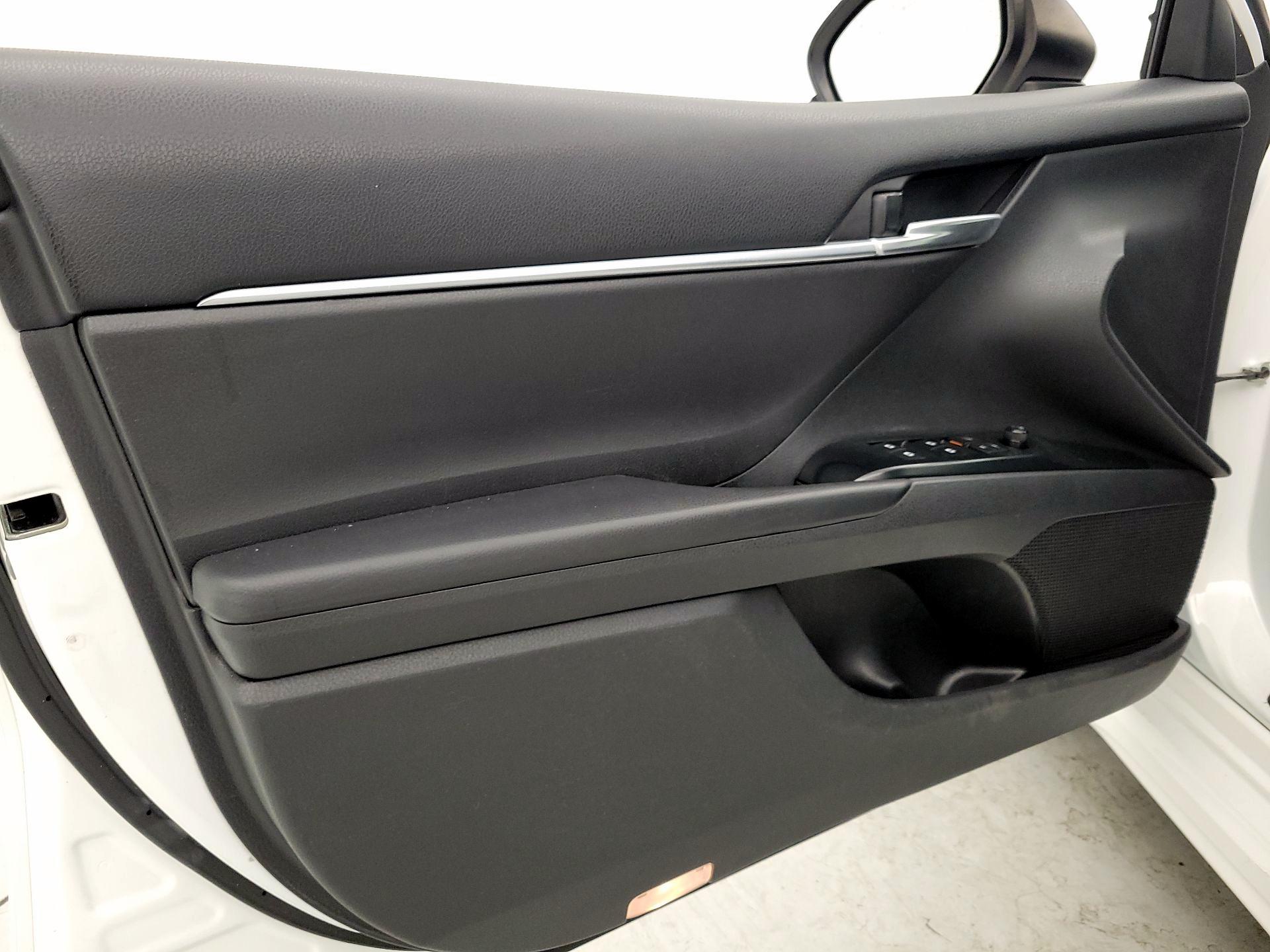 Thumbnail: 2019 Toyota Camry - 12