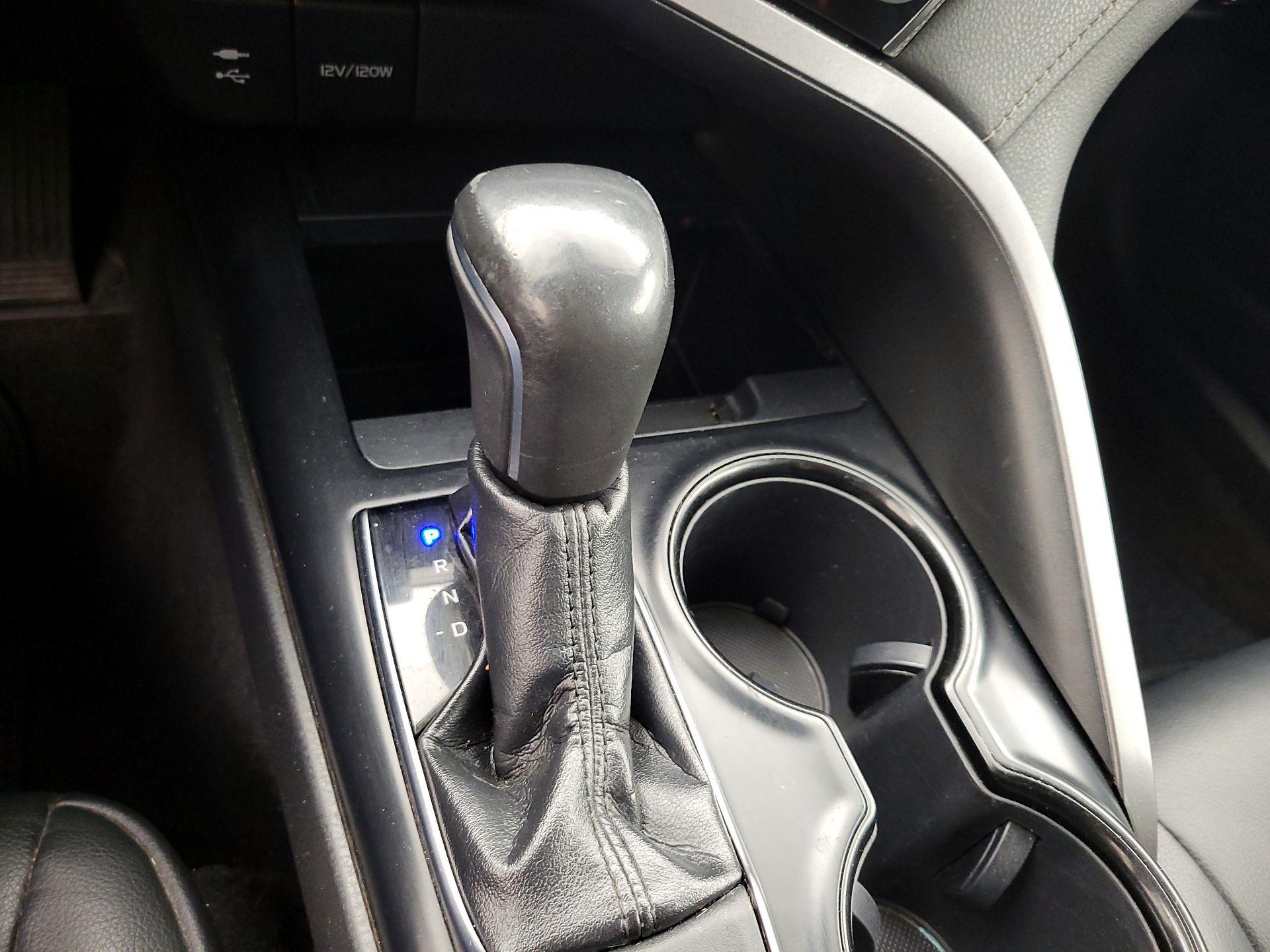 Thumbnail: 2019 Toyota Camry - 17