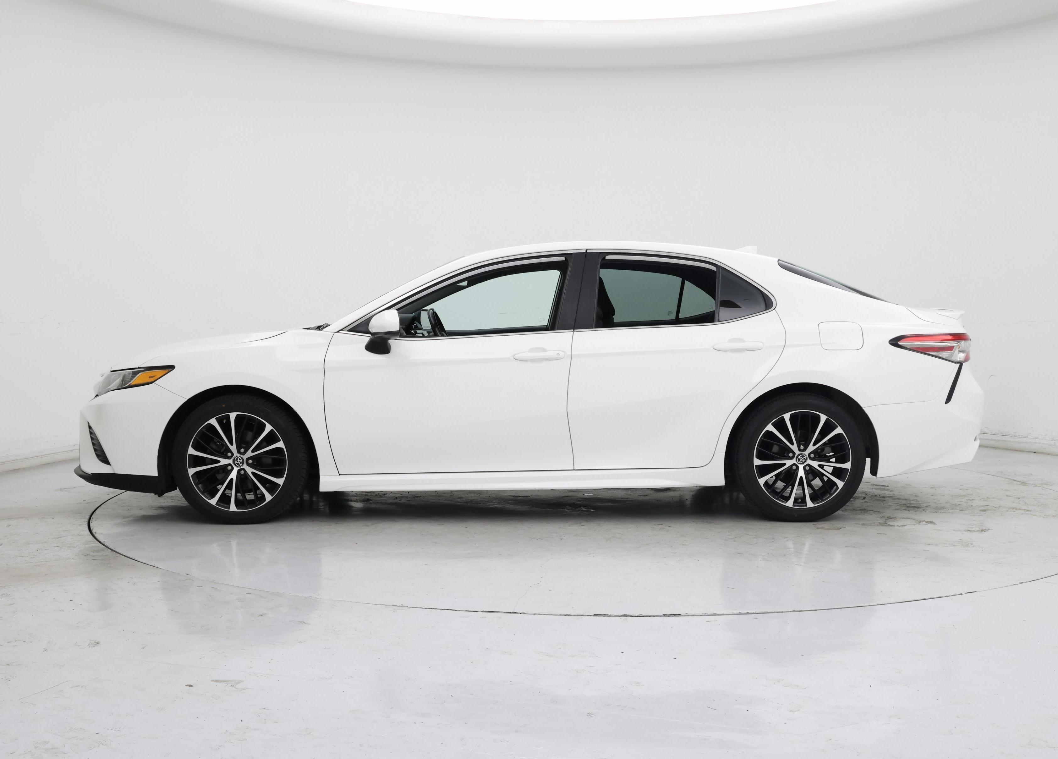 Thumbnail: 2019 Toyota Camry - 3