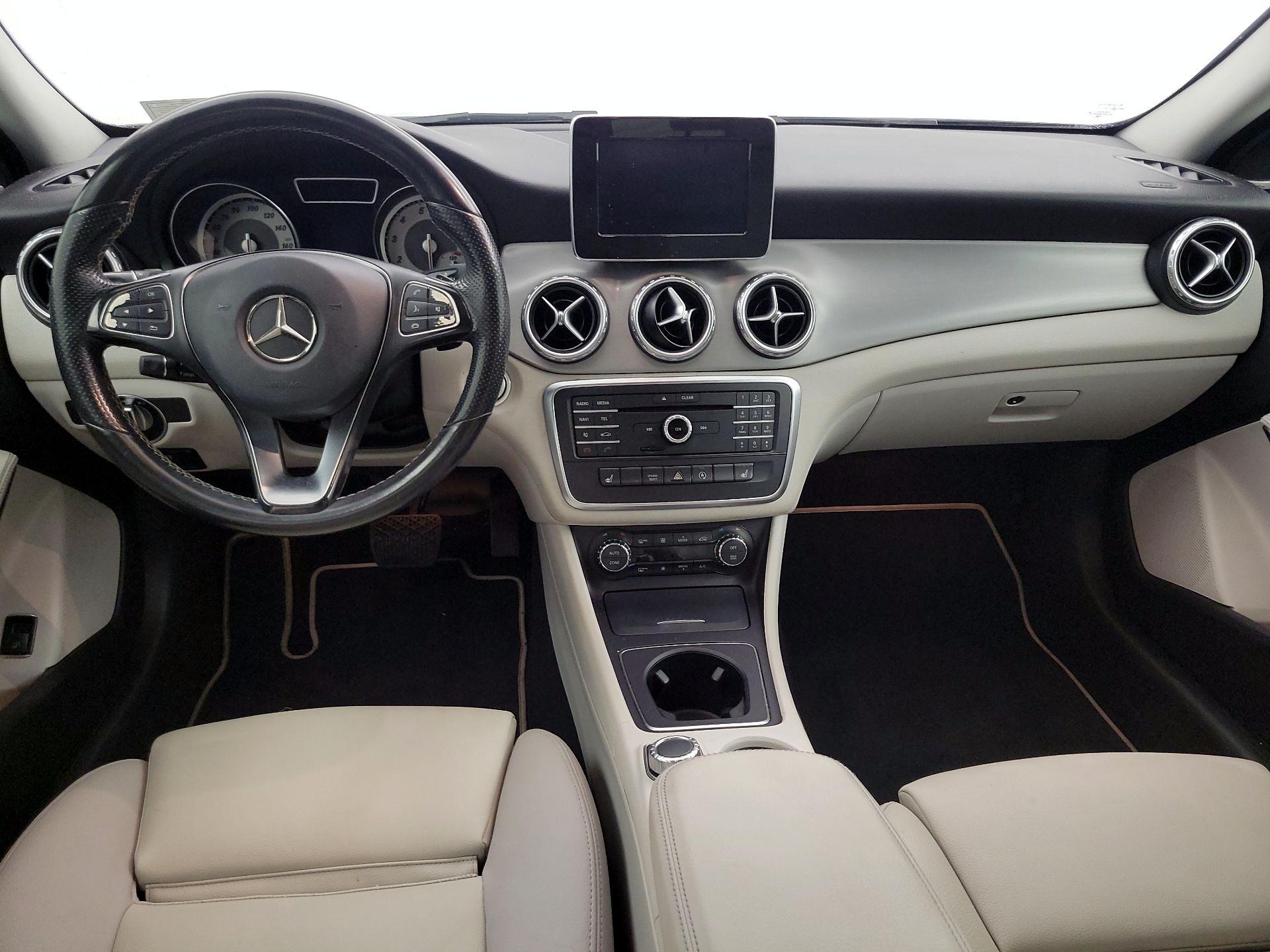 Thumbnail: 2016 Mercedes-Benz GLA - 9