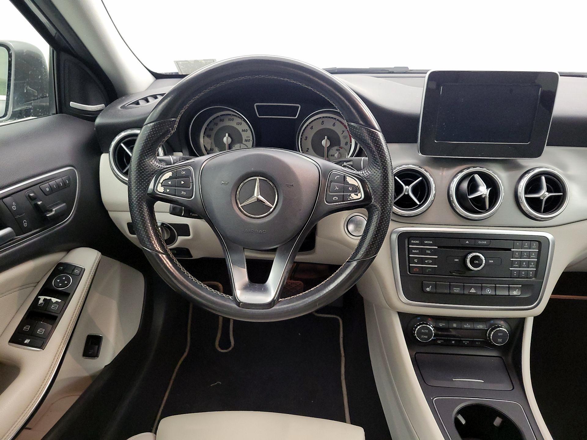 Thumbnail: 2016 Mercedes-Benz GLA - 10