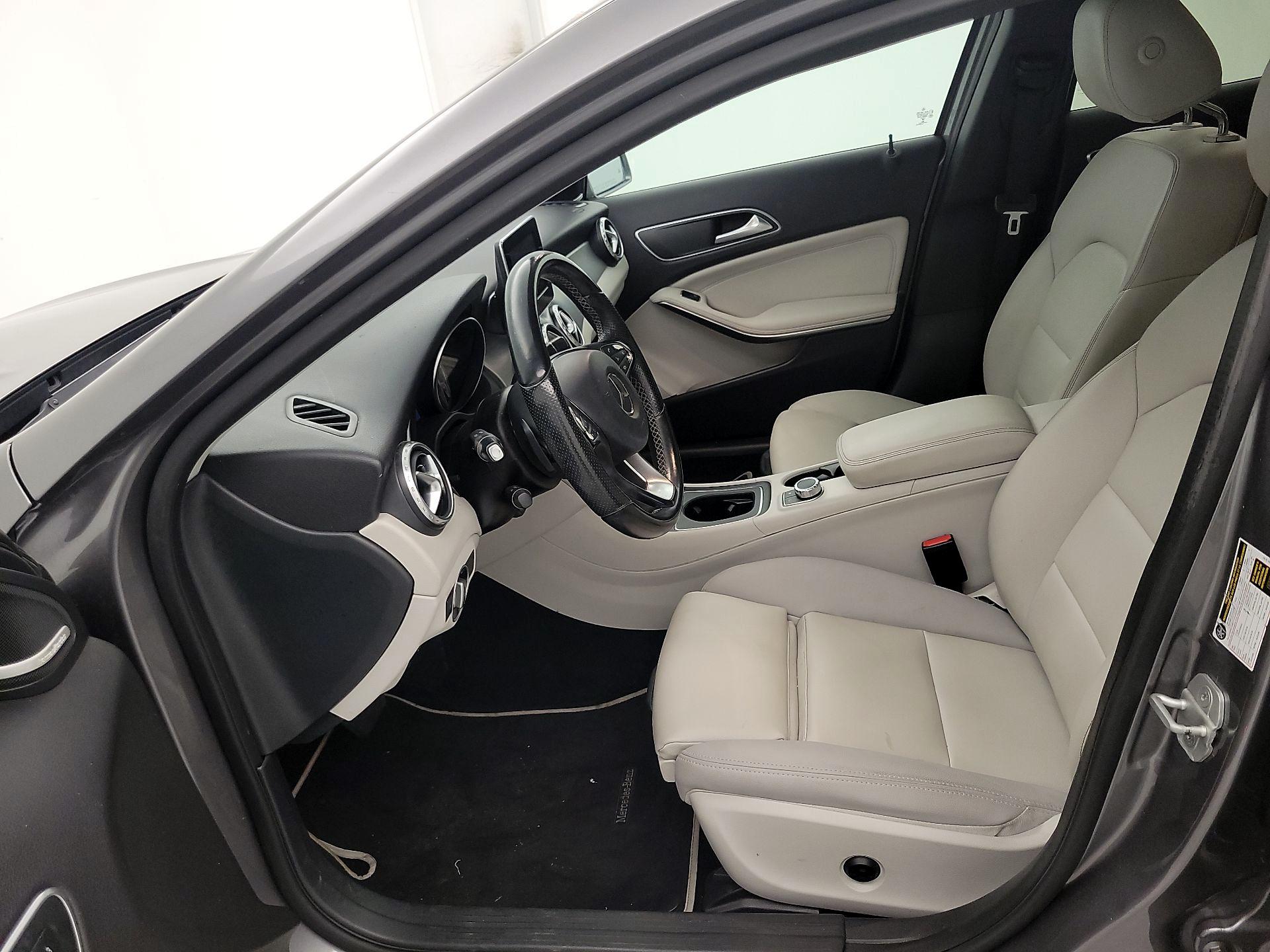 Thumbnail: 2016 Mercedes-Benz GLA - 11
