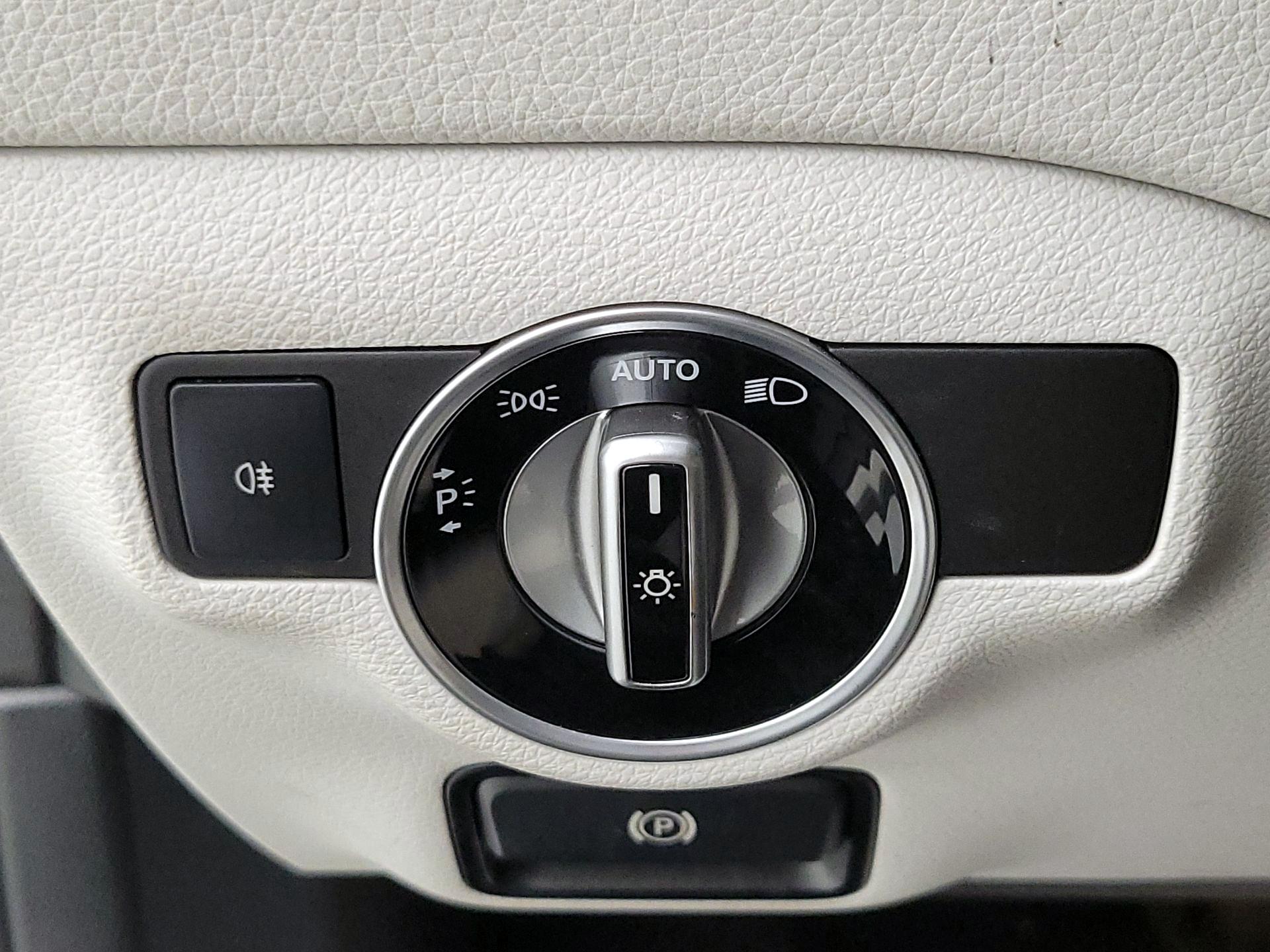 Thumbnail: 2016 Mercedes-Benz GLA - 13