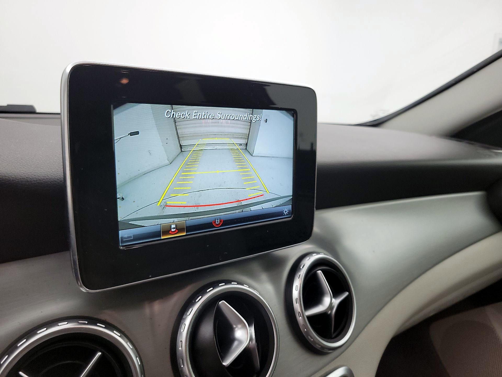 Thumbnail: 2016 Mercedes-Benz GLA - 14