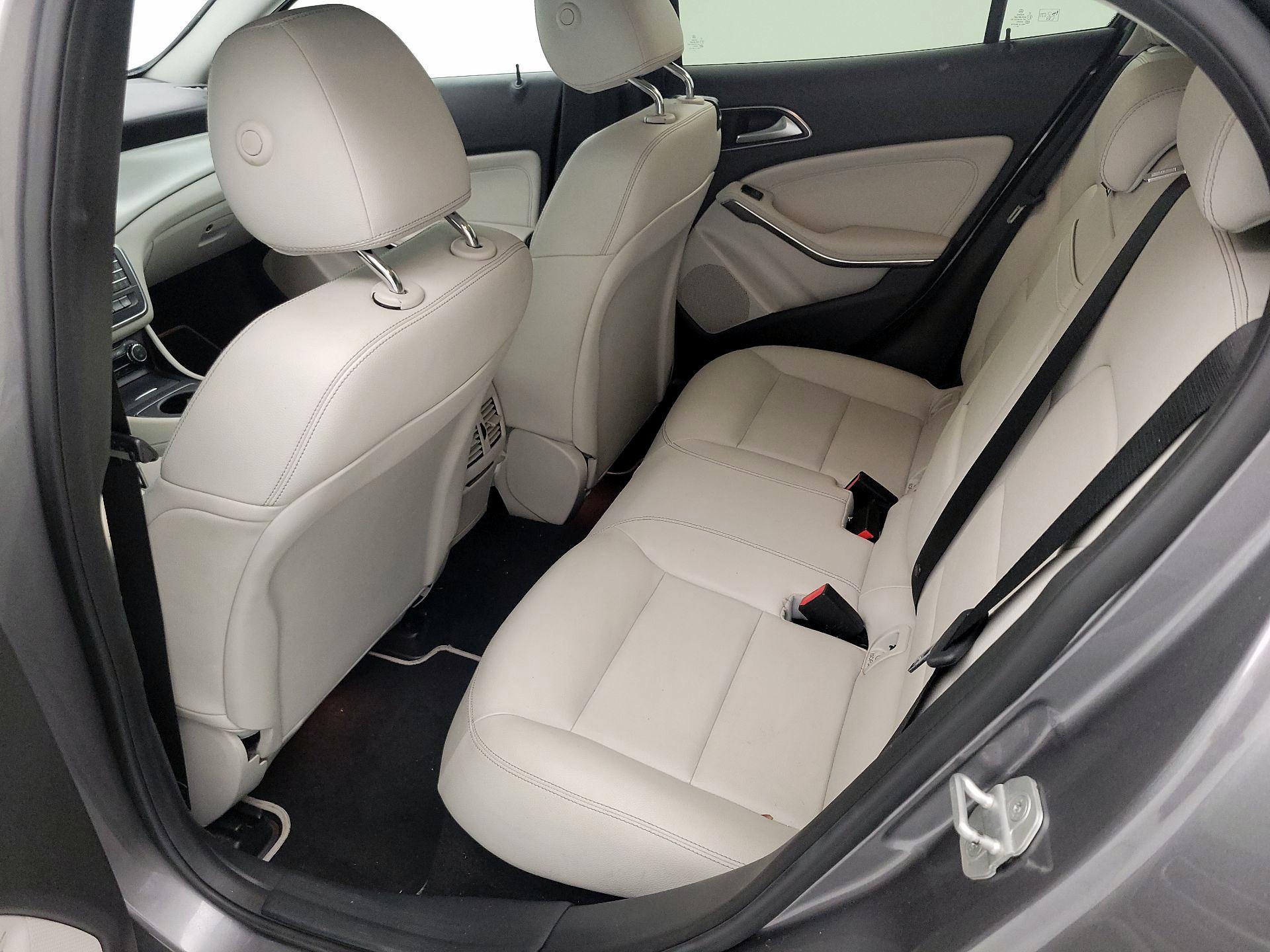 Thumbnail: 2016 Mercedes-Benz GLA - 18