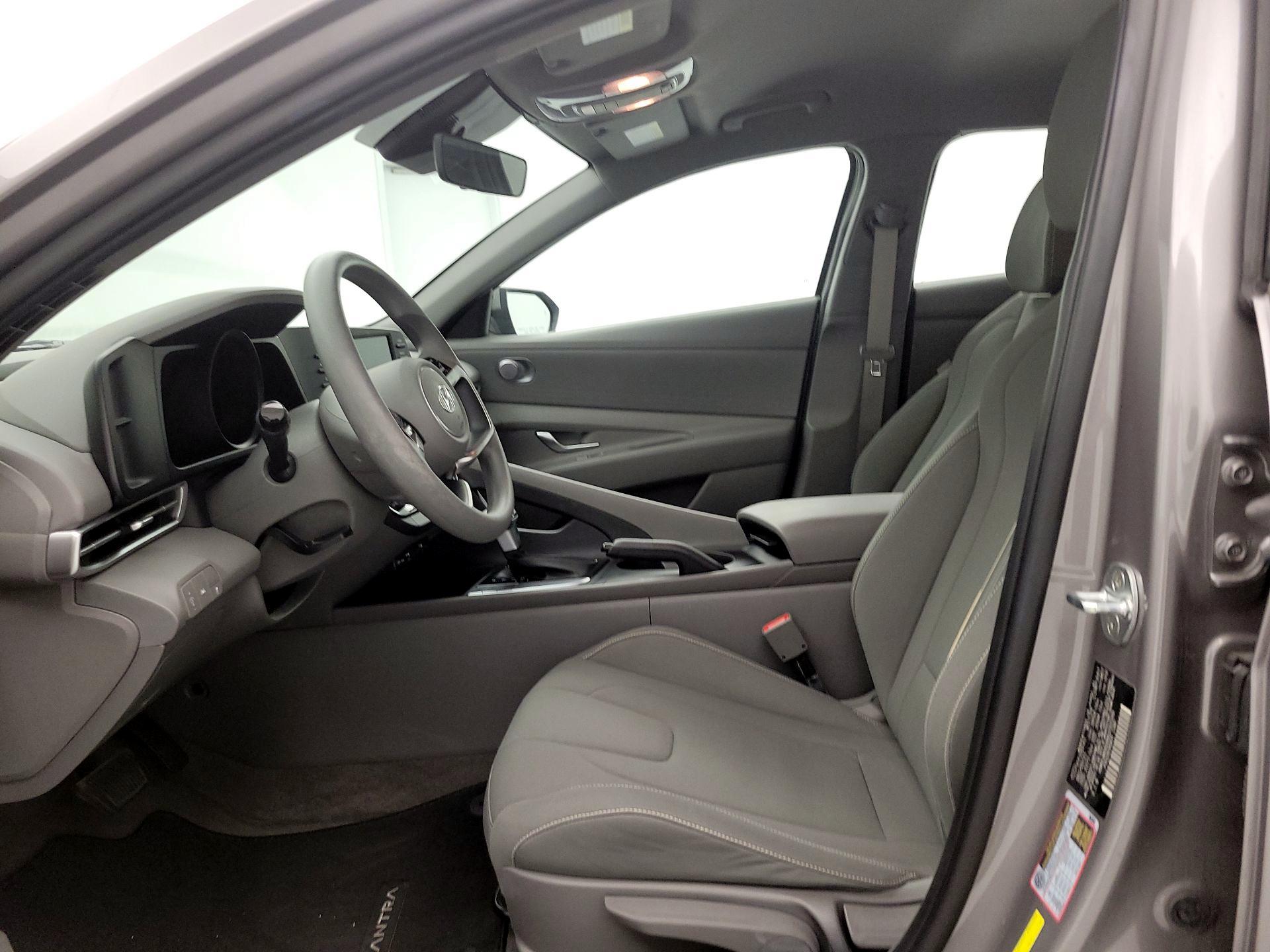 Thumbnail: 2022 Hyundai Elantra - 11