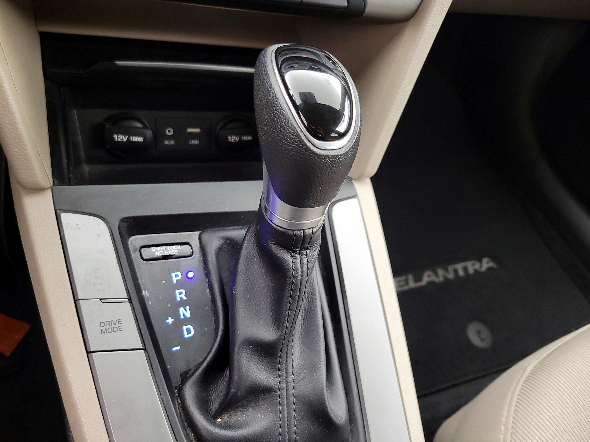 Thumbnail: 2018 Hyundai Elantra - 16