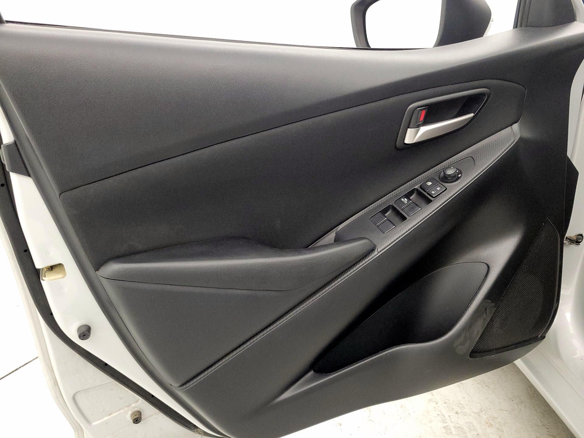 Thumbnail: 2019 Toyota Yaris - 12