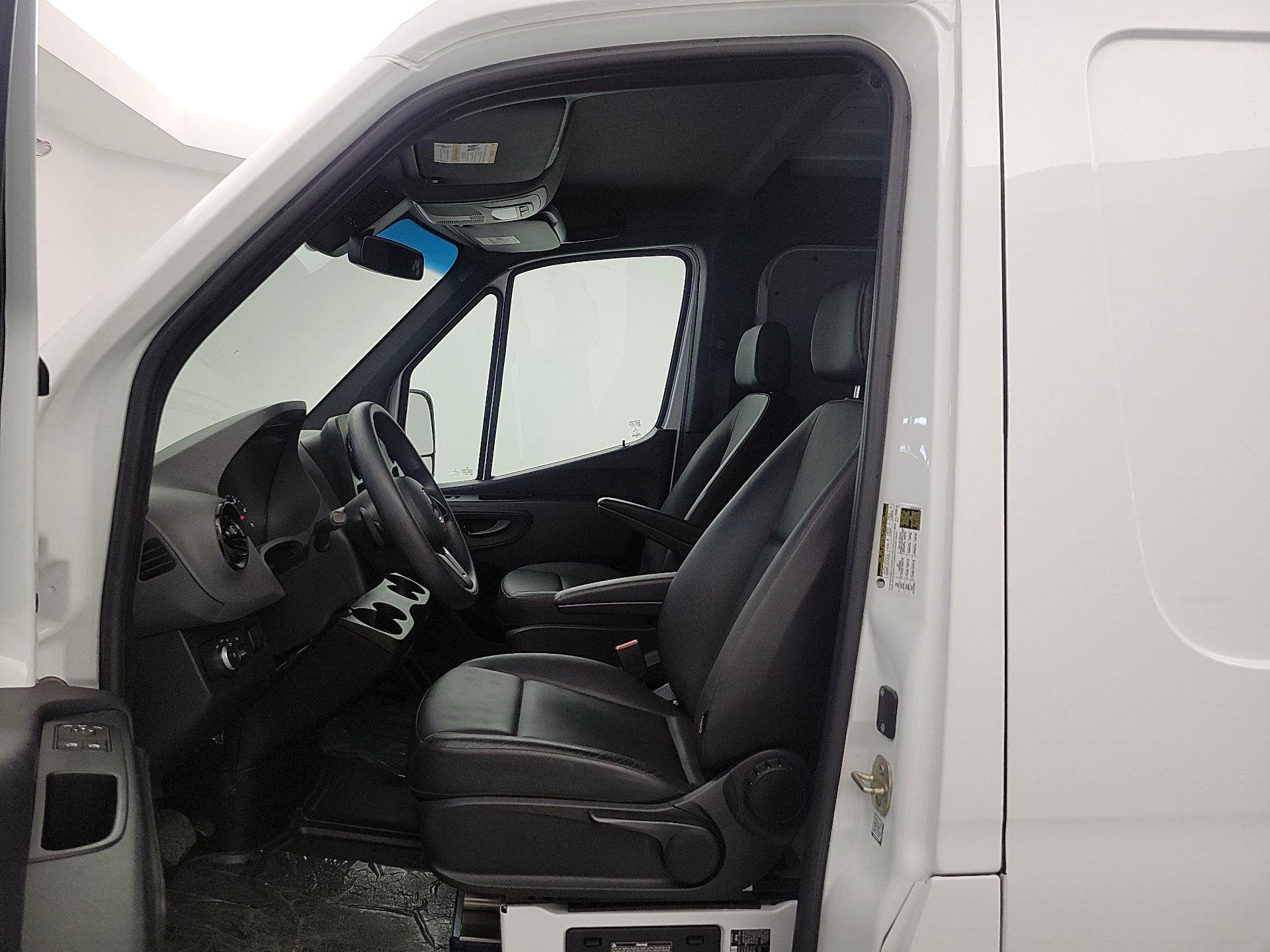 Thumbnail: 2021 Mercedes-Benz Sprinter - 11