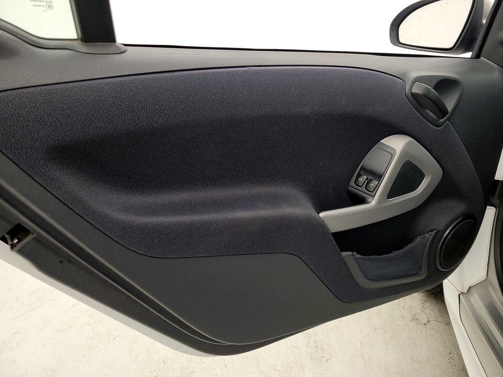Thumbnail: 2015 smart fortwo - 12