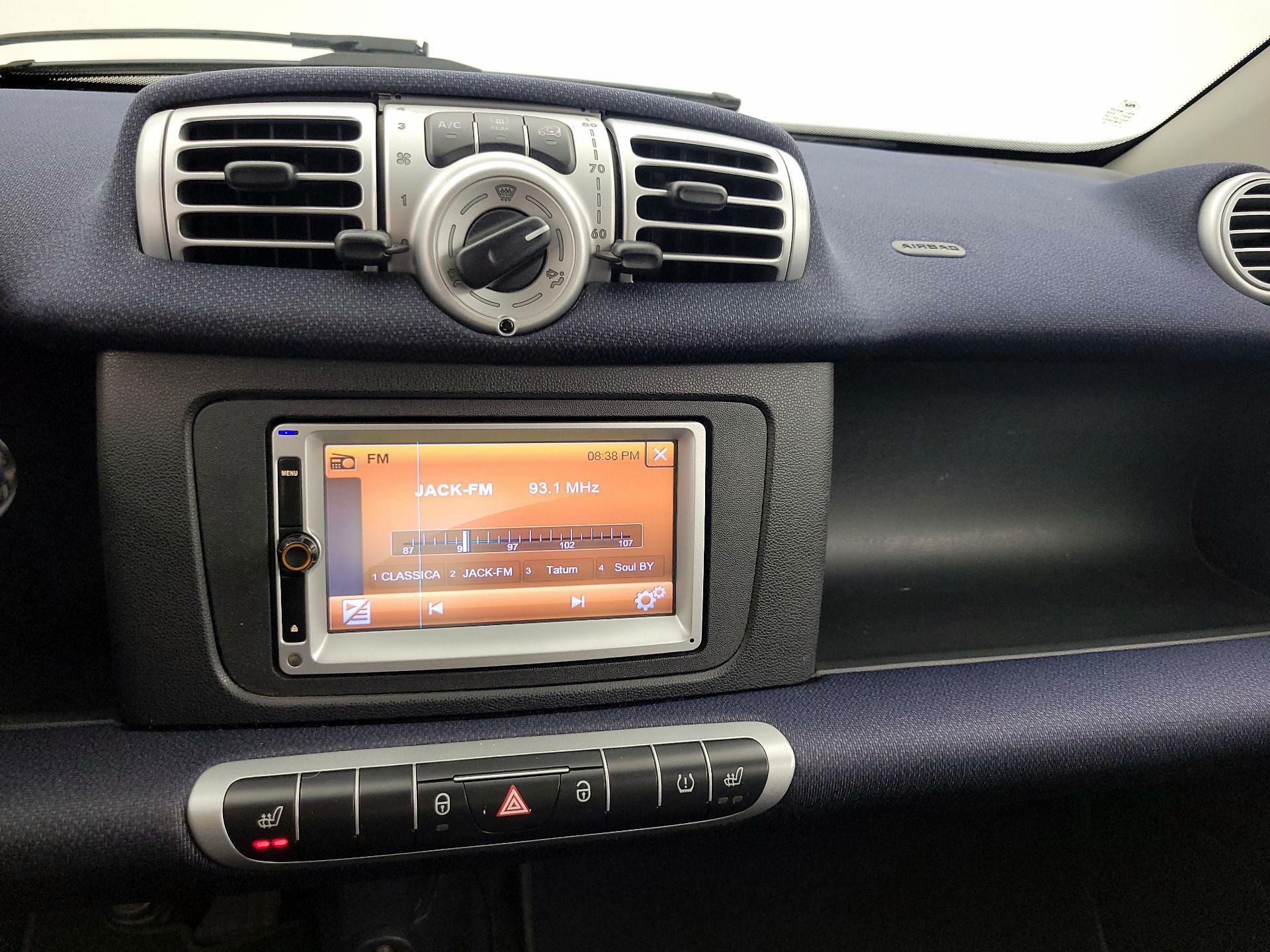 Thumbnail: 2015 smart fortwo - 14