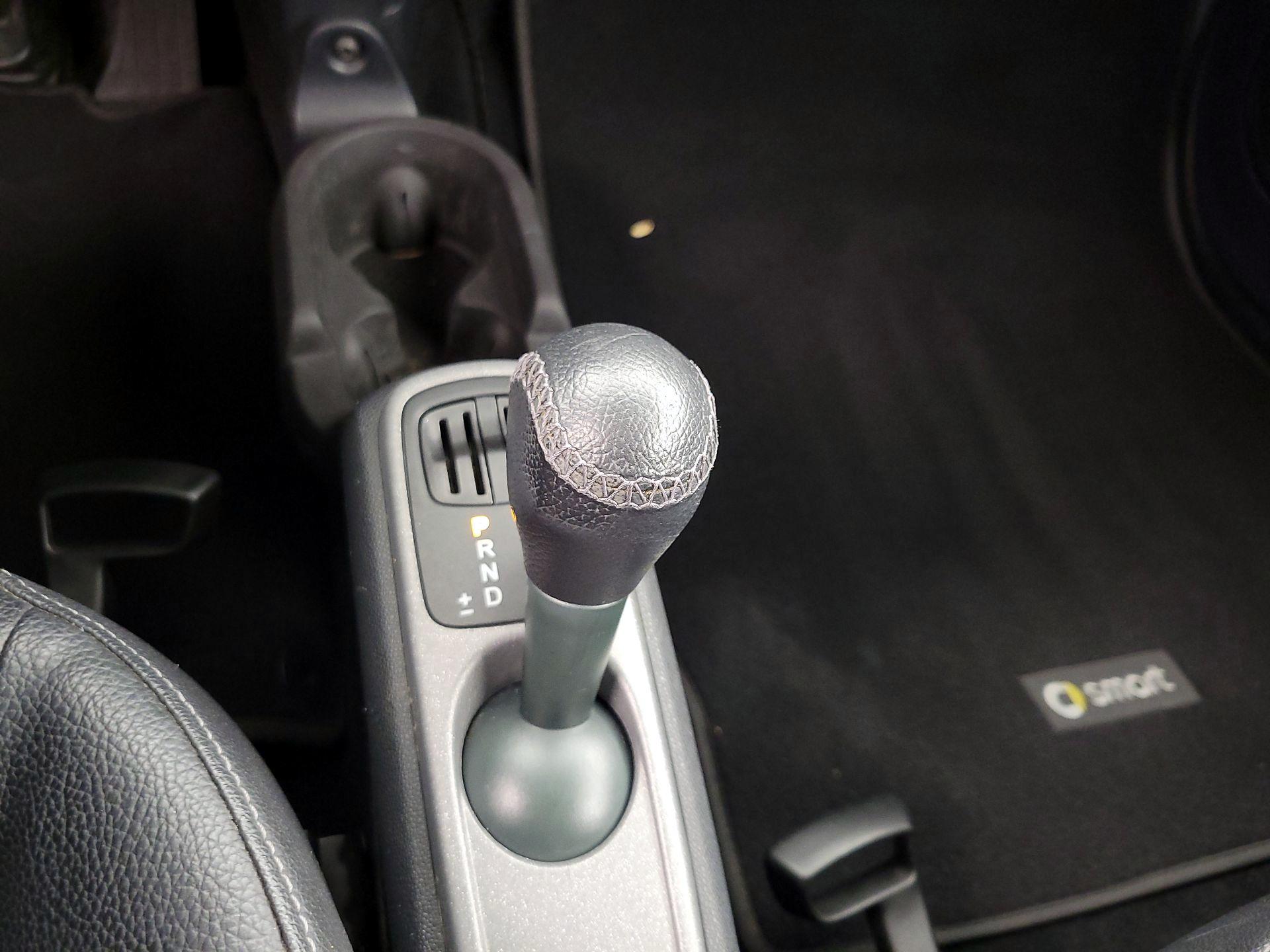 Thumbnail: 2015 smart fortwo - 15