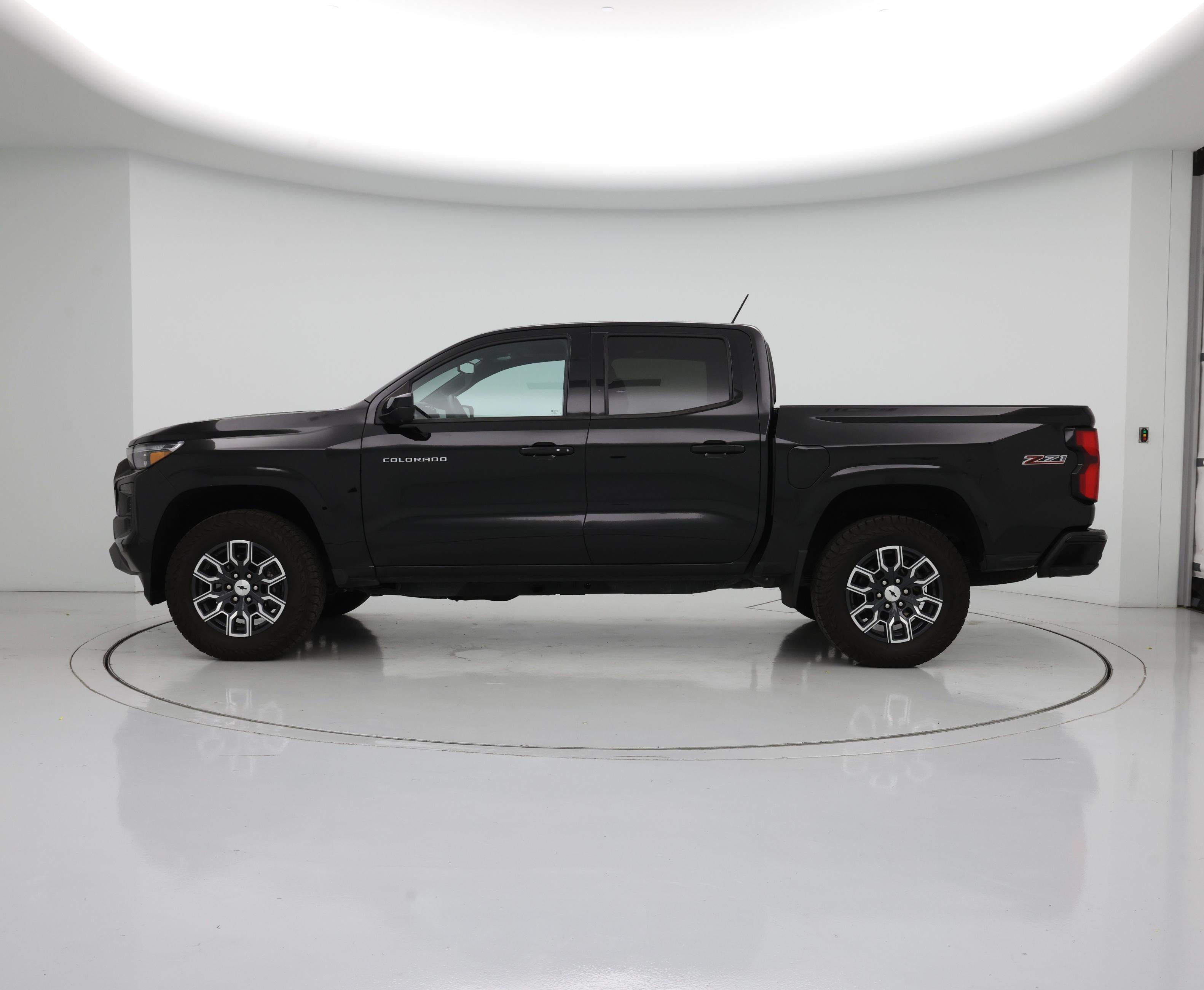 Thumbnail: 2023 Chevrolet Colorado - 3