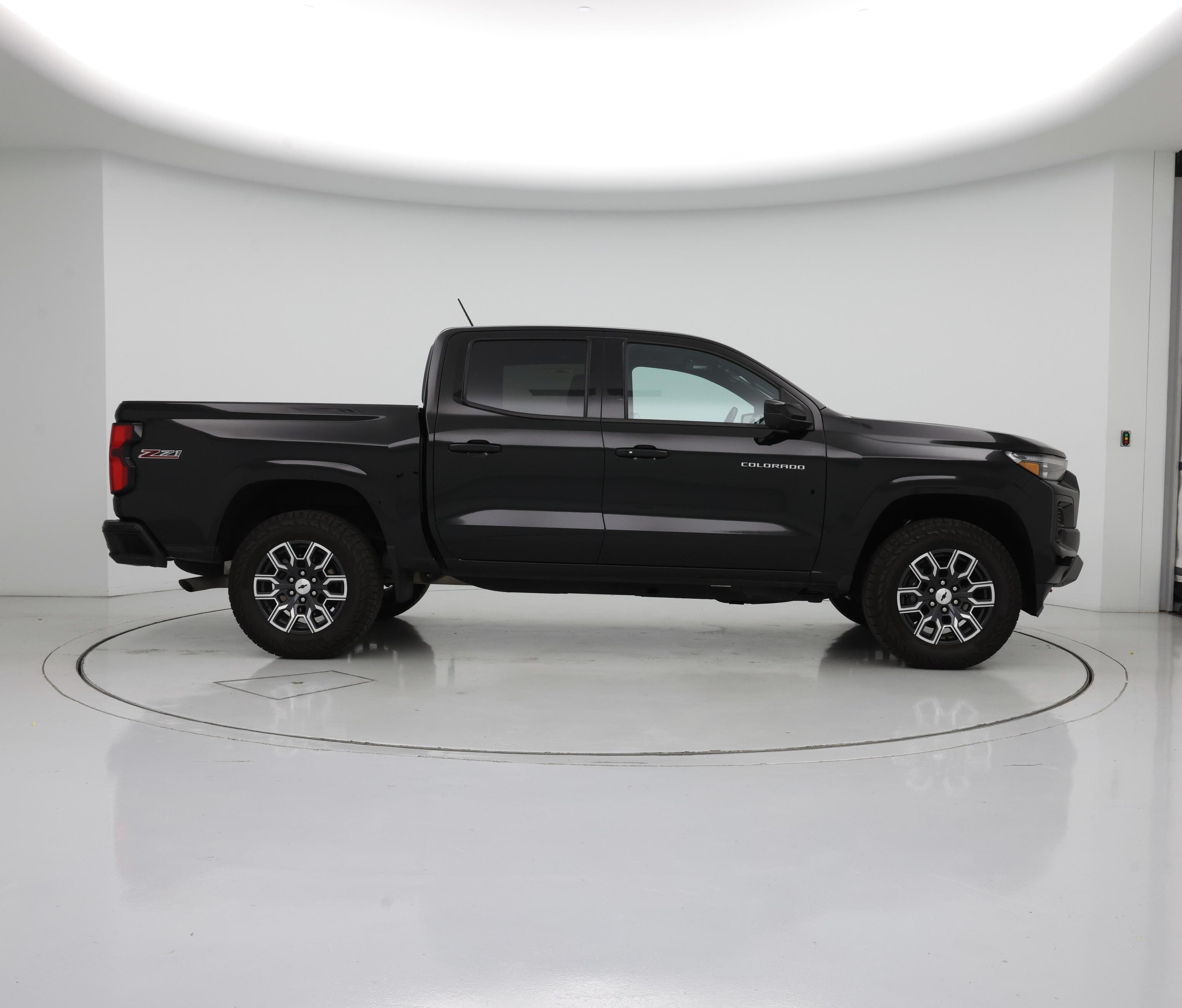Thumbnail: 2023 Chevrolet Colorado - 7