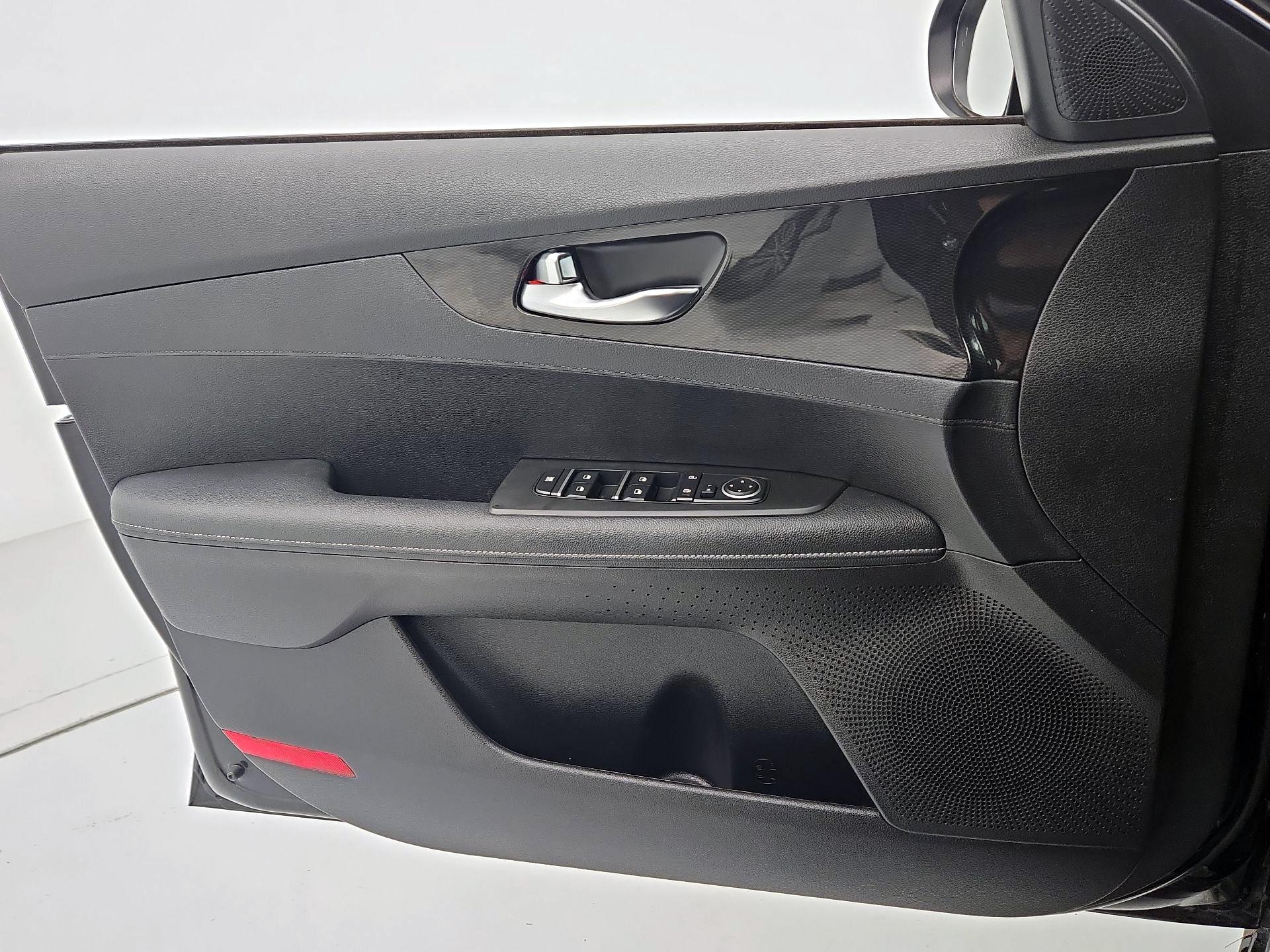 Thumbnail: 2023 Kia Forte - 12