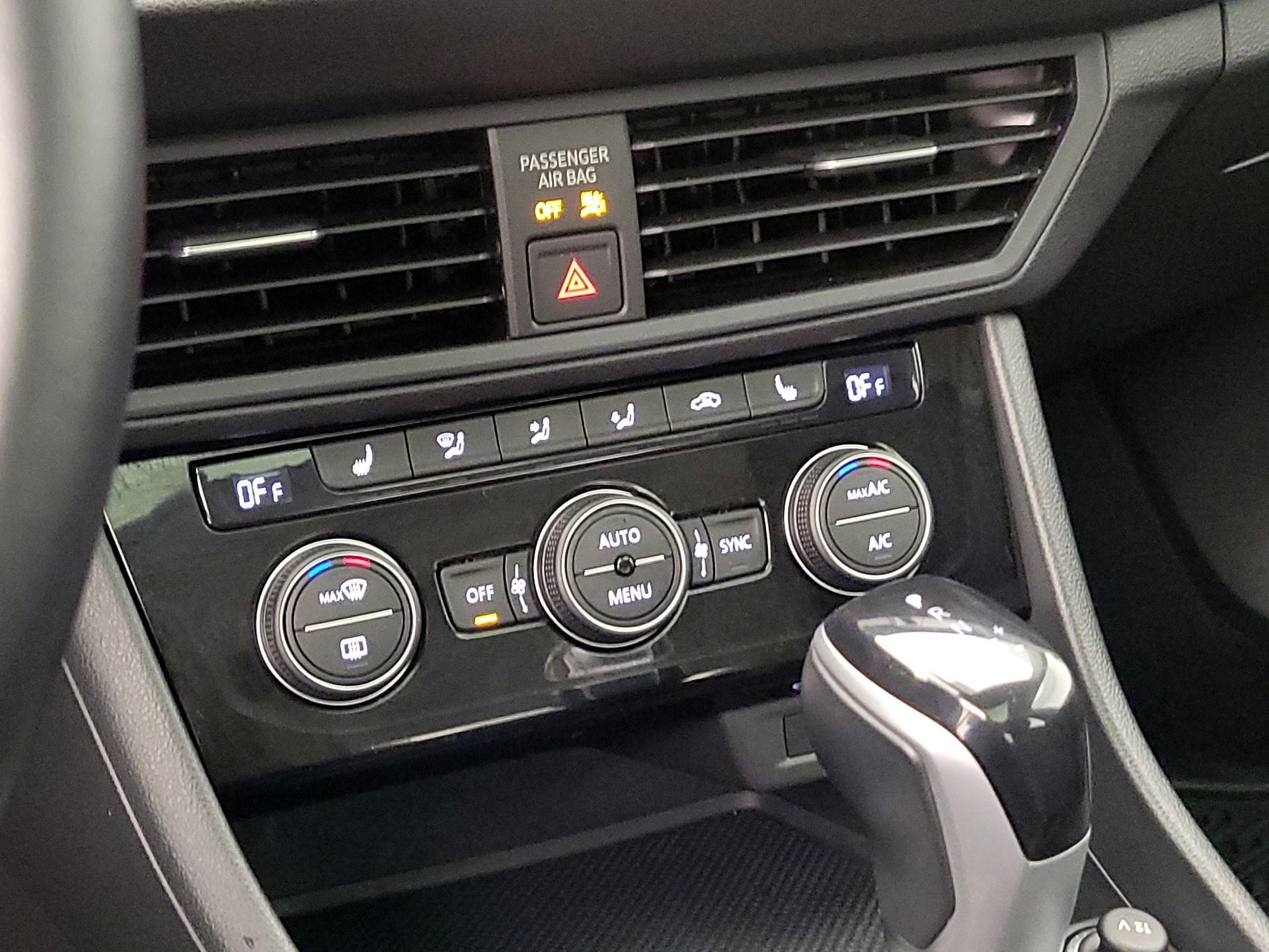 Thumbnail: 2023 Volkswagen Jetta - 16