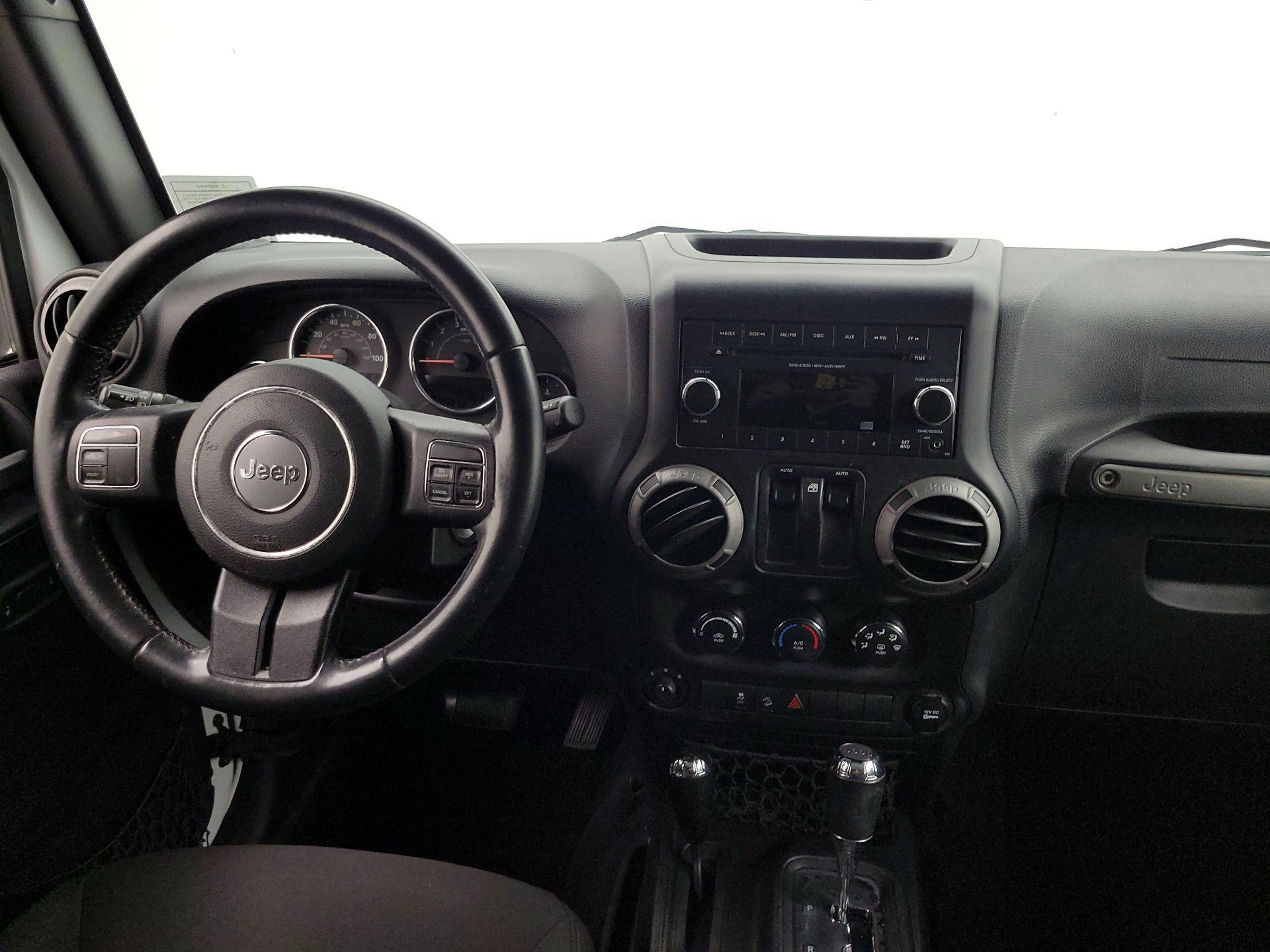 Thumbnail: 2015 Jeep Wrangler - 9