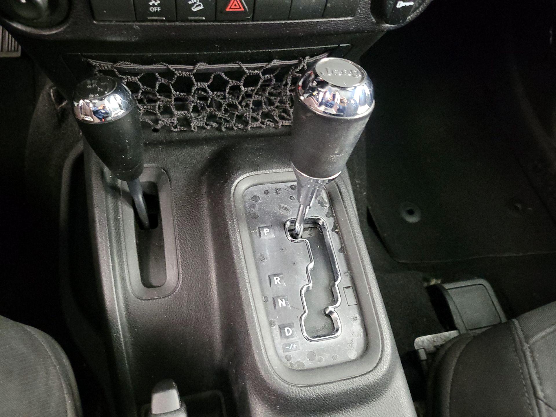 Thumbnail: 2015 Jeep Wrangler - 15